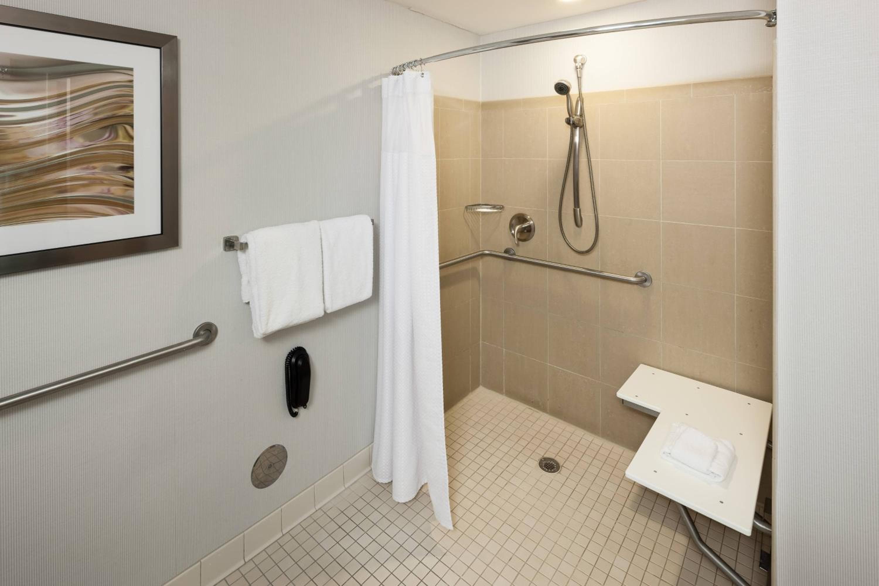 Courtyard by Marriott Miami at Dolphin Mall — 14
