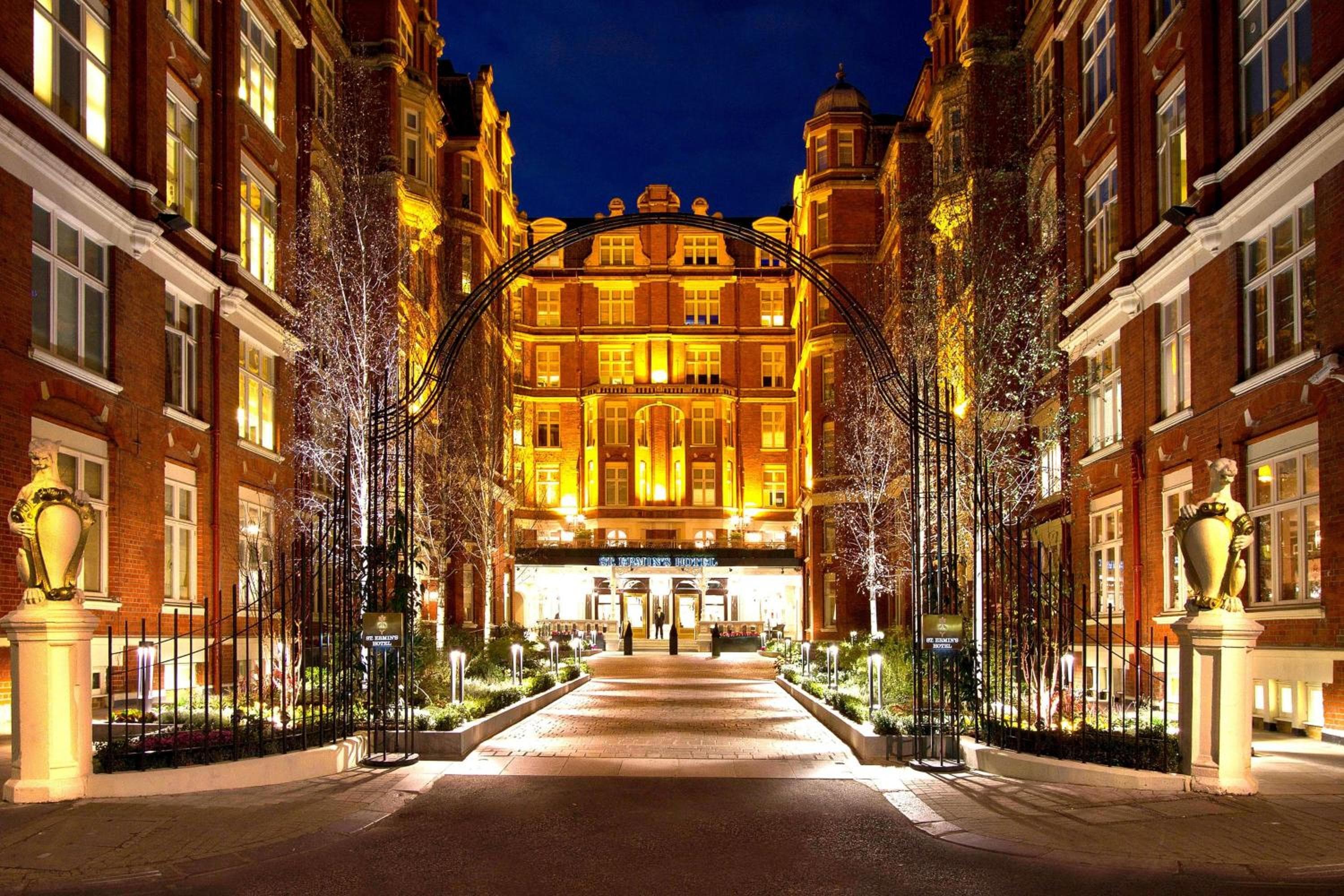 Hotel St. Ermin, Collezione di autografi — 1