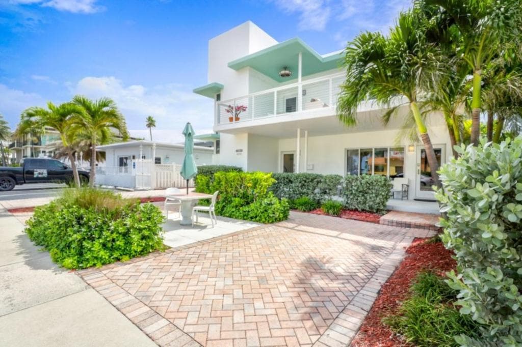 Sea Spray Inn — 1