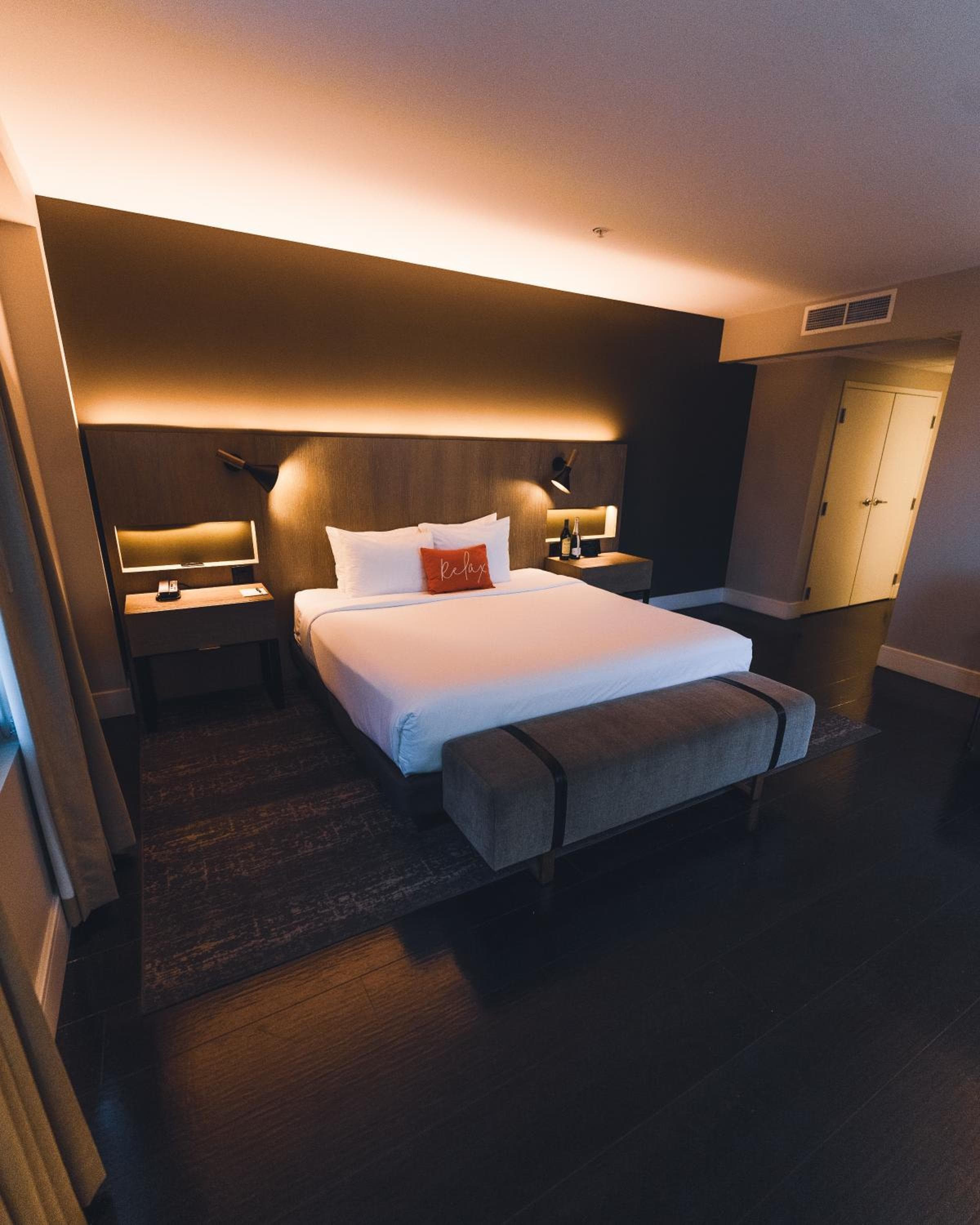 Das Delaney Hotel — 15