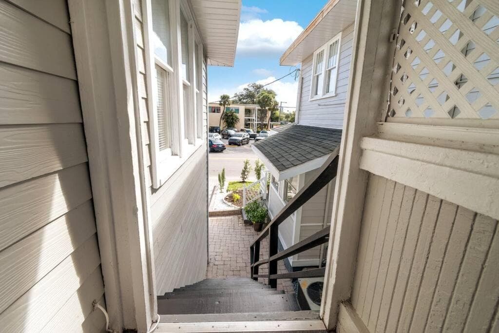 Walk to Bayshore - Near Hyde Park & Downtown — 15