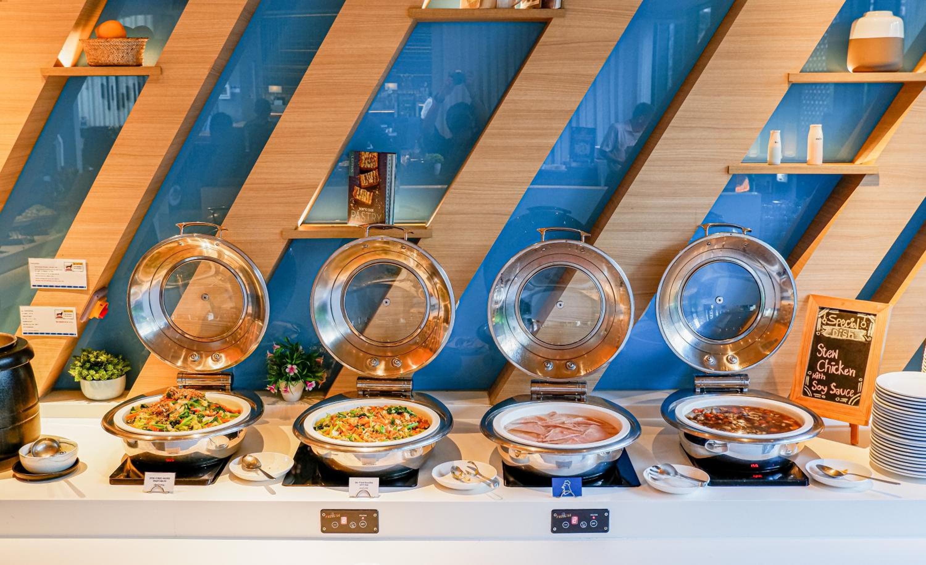 Holiday Inn Express Bangkok Soi Soonvijai by IHG — 26