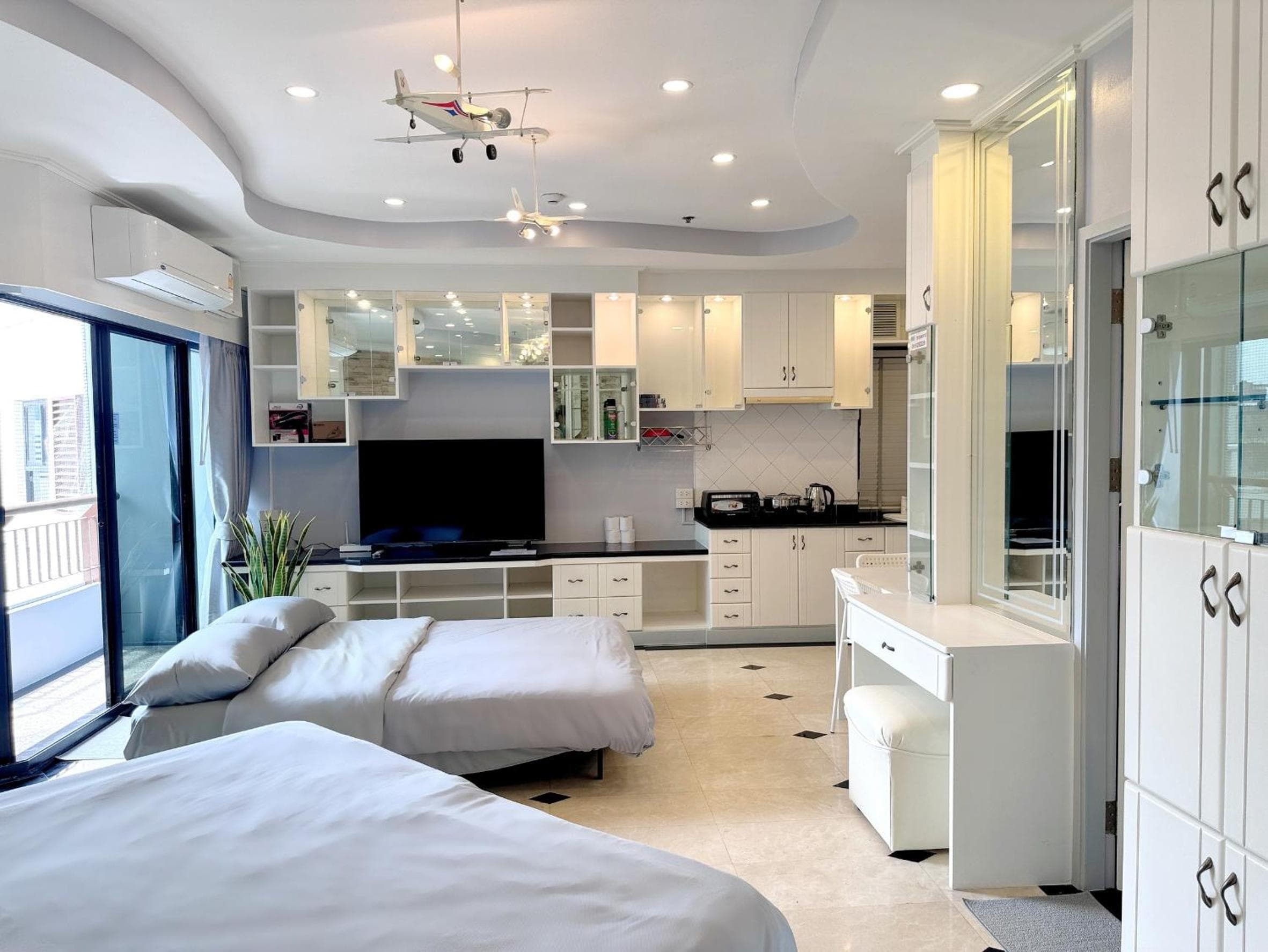 Center Bangkok Suite next to Platinum mall — 21