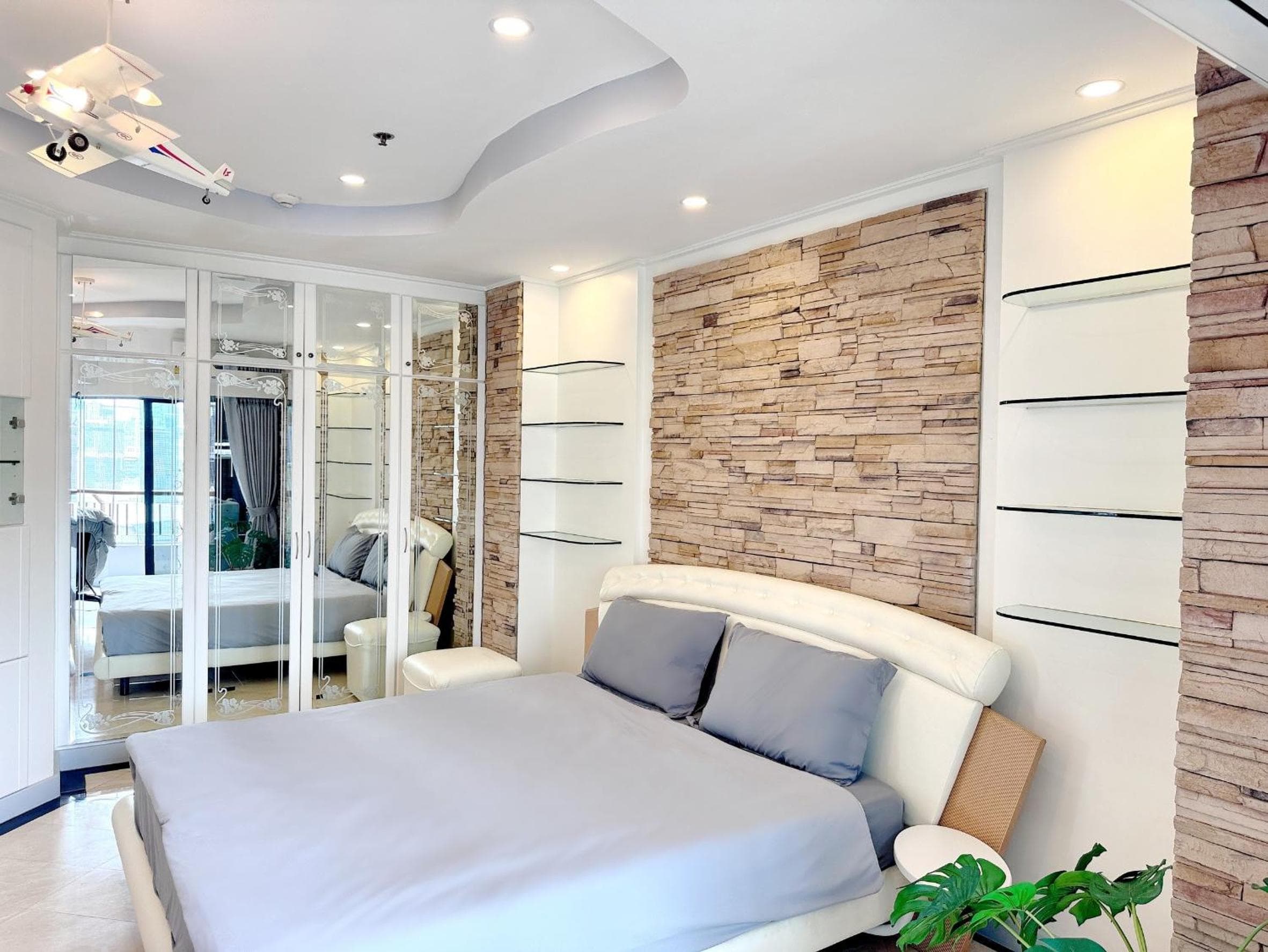 Center Bangkok Suite next to Platinum mall — 19
