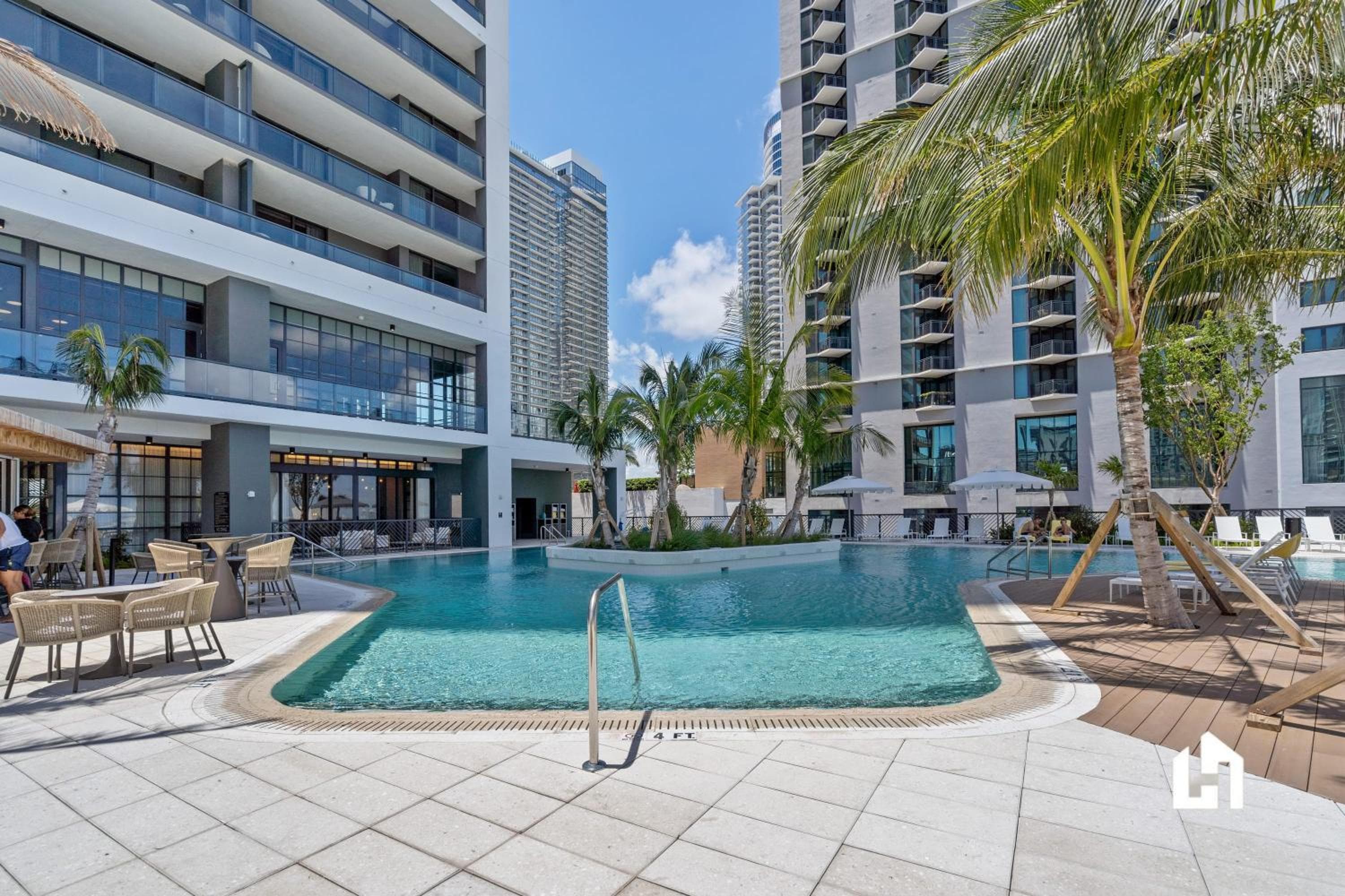 Stylish Apartments with Partial Ocean Views in Downtown! — 2