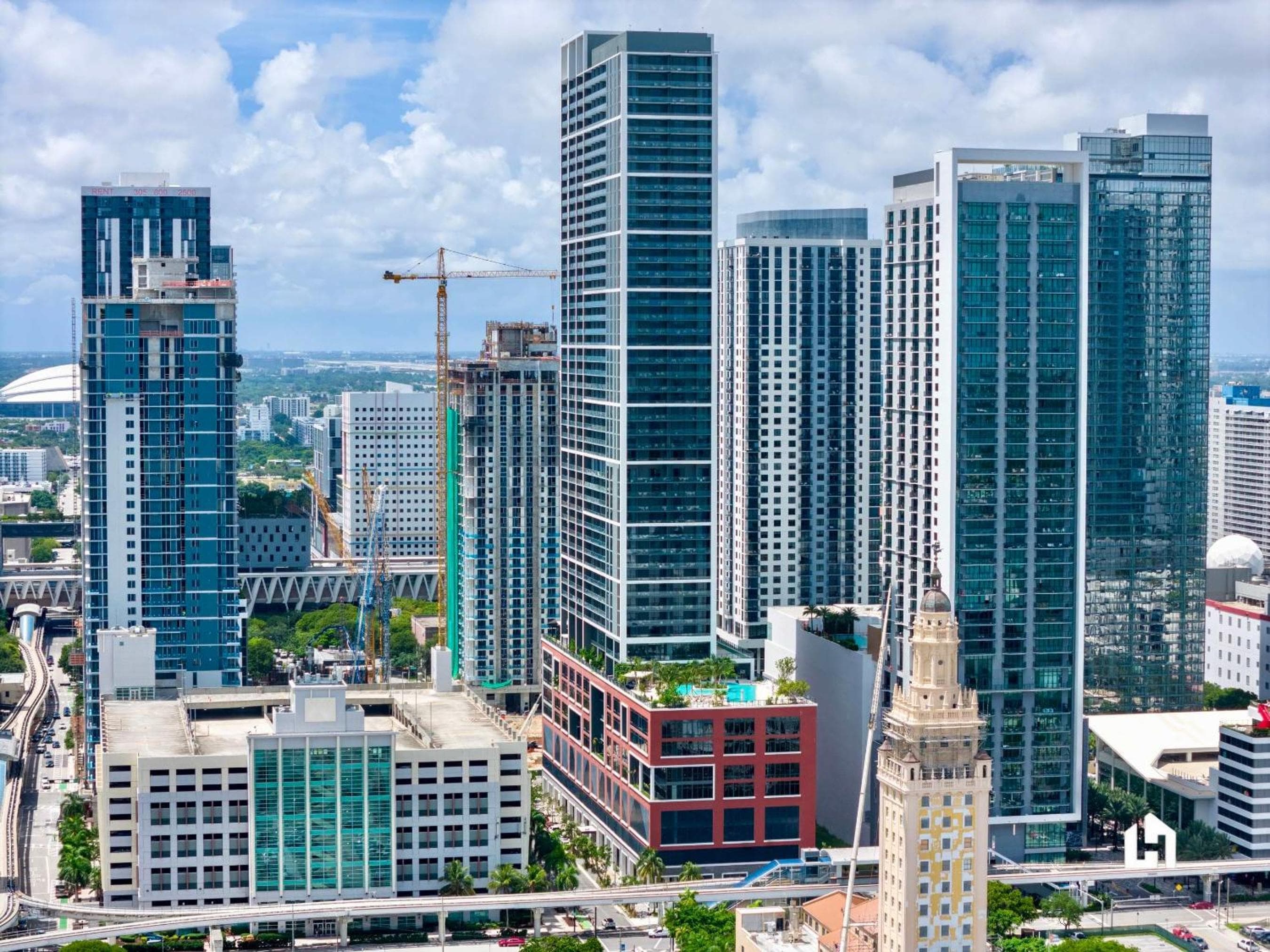 Stylish Apartments with Partial Ocean Views in Downtown! — 1