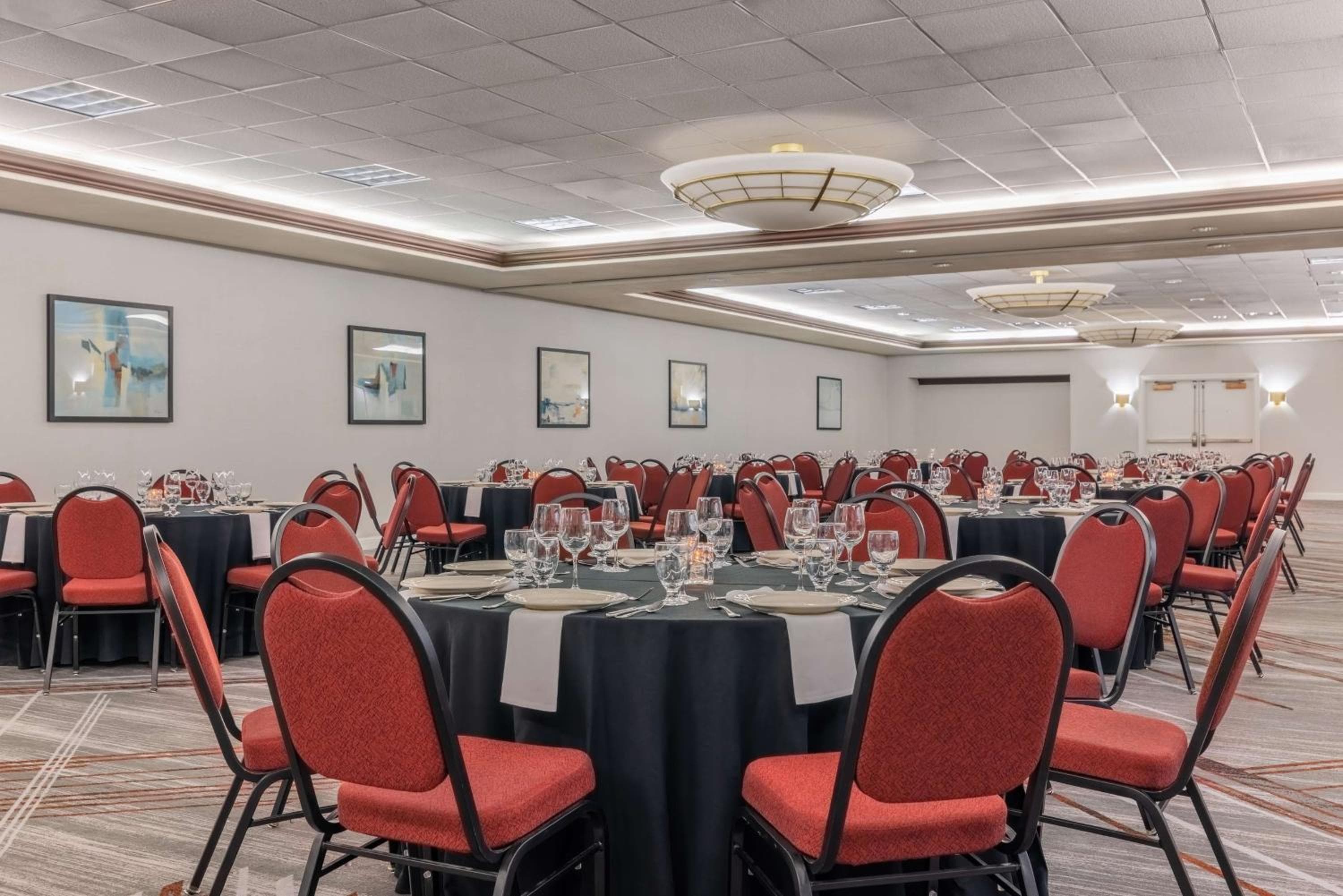 Embassy Suites by Hilton Convention Center Las Vegas — 23