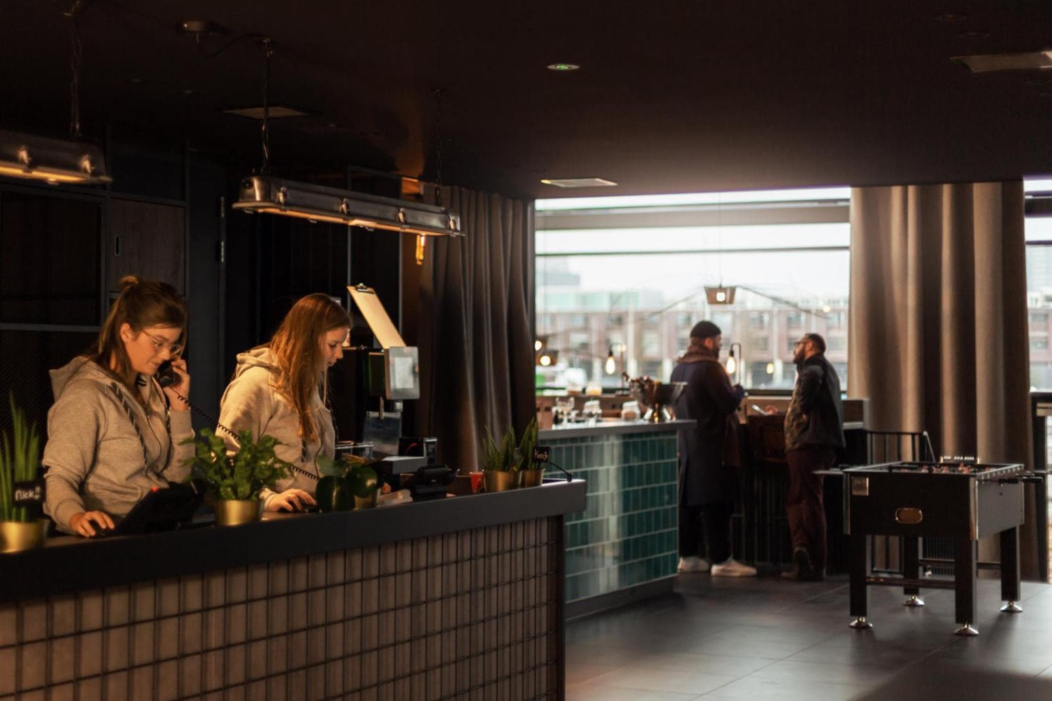 Holiday Inn - the niu, Fender Amsterdam — 6