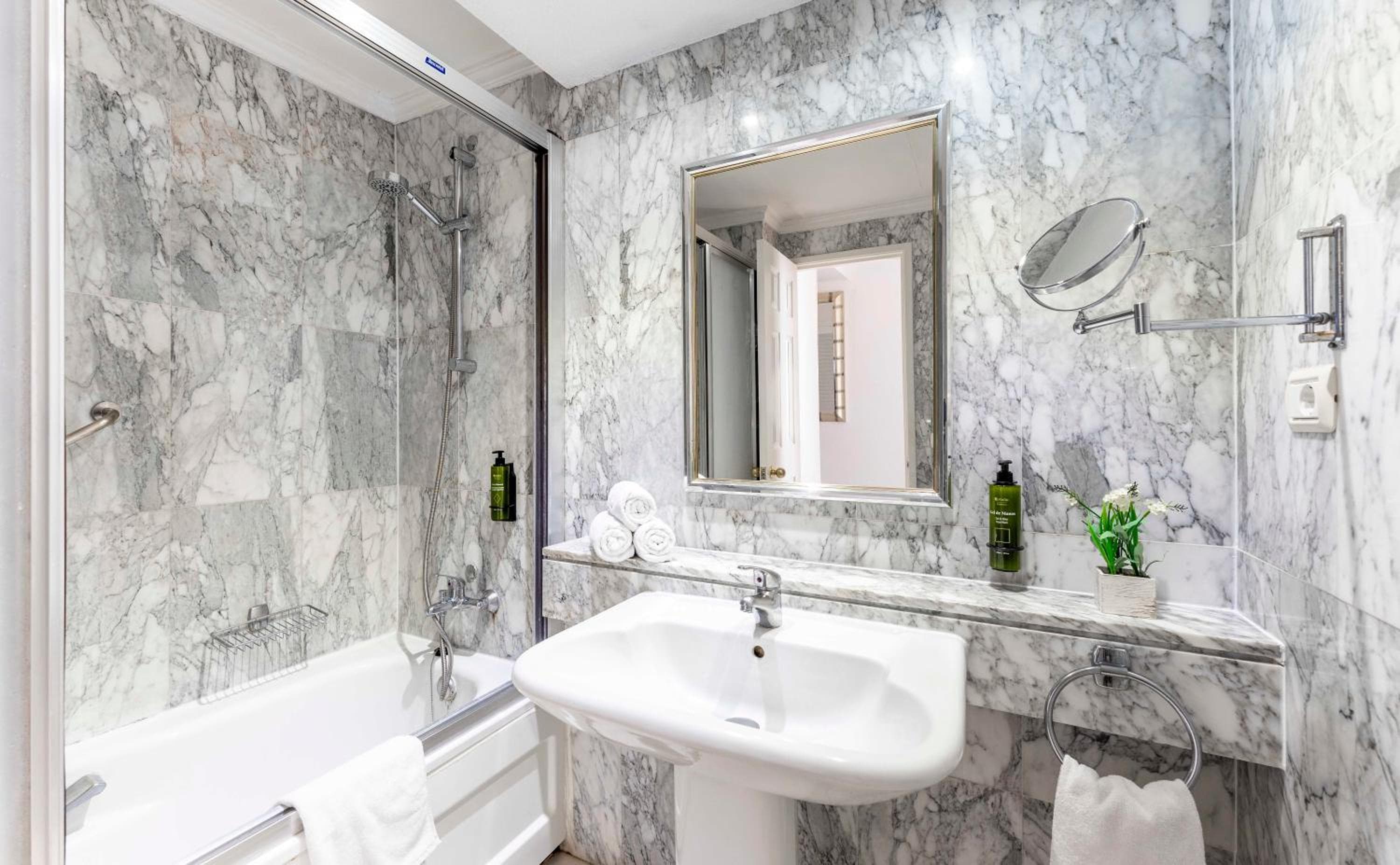 Ona Beverly Hills Heights — 5