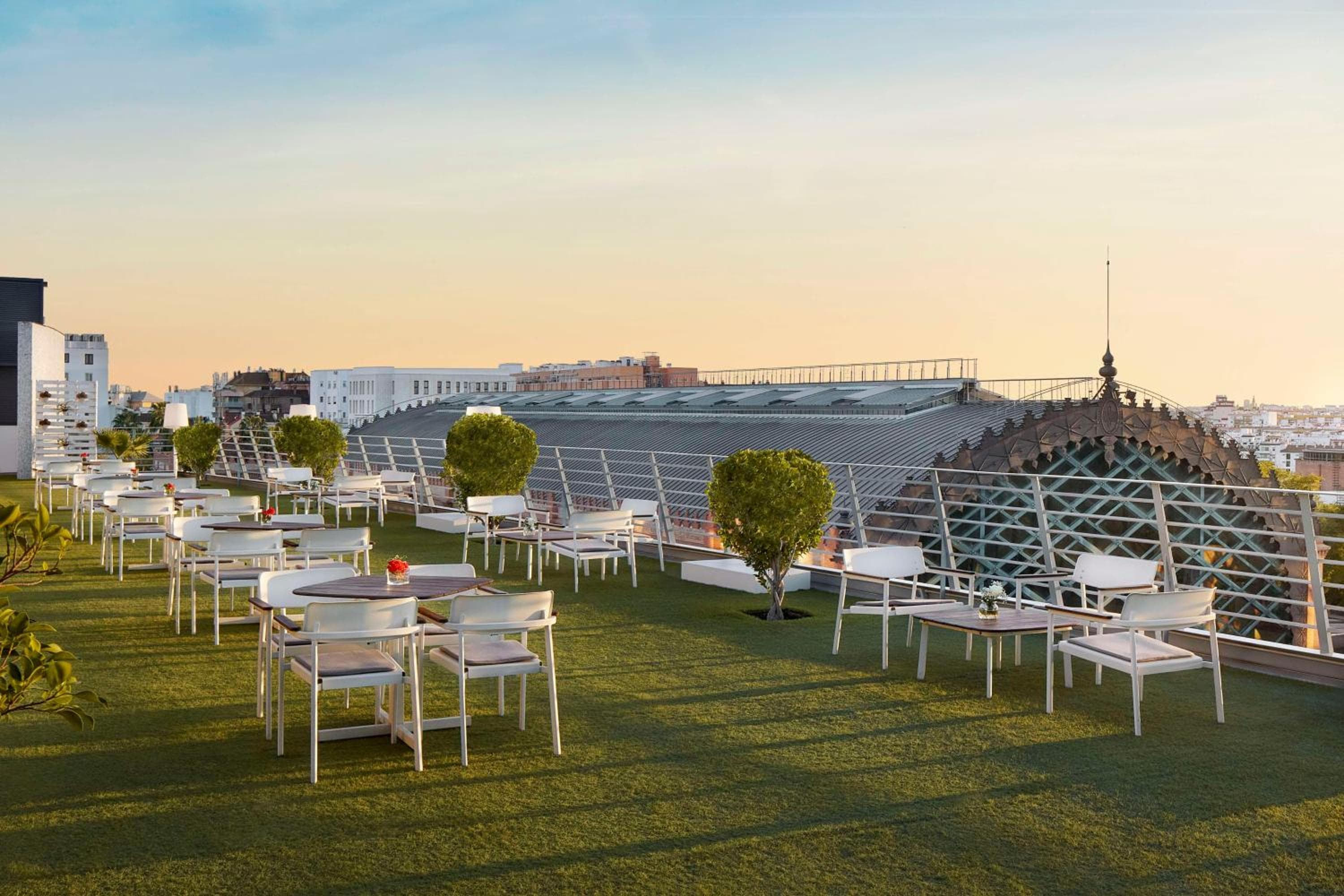NH Siviglia Plaza de Armas — 8