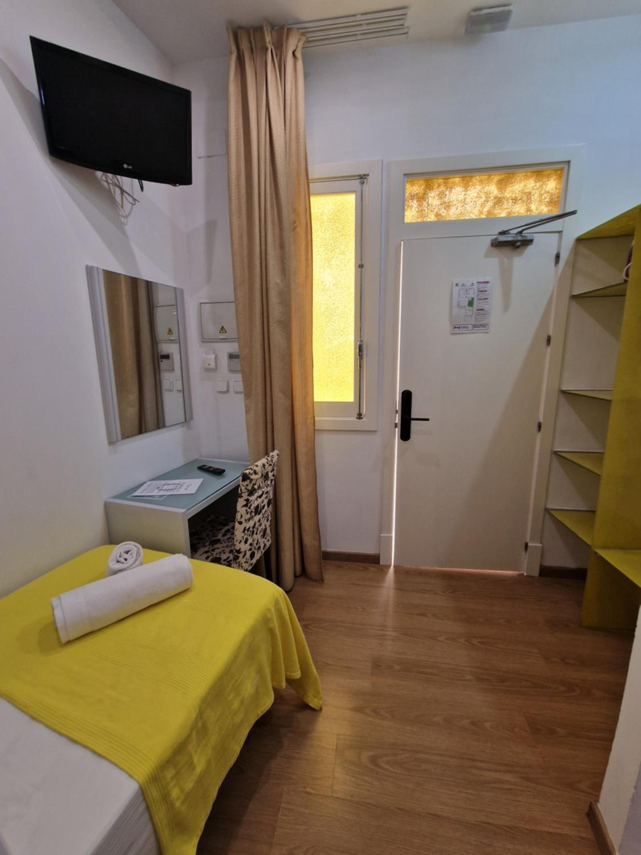 Hotel y Apartamentos Doña Lola — 23