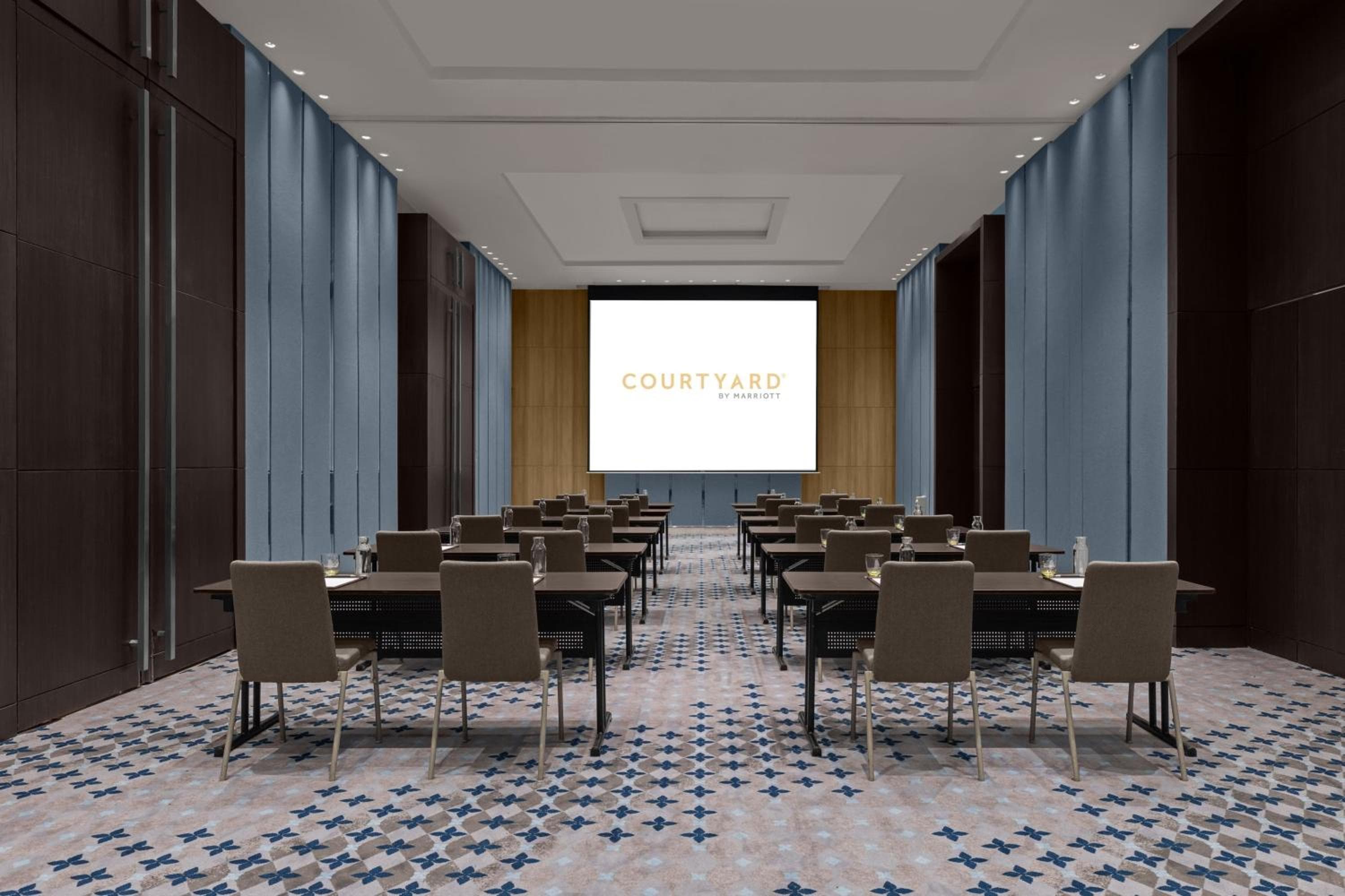Courtyard by Marriott Bangkok — 4