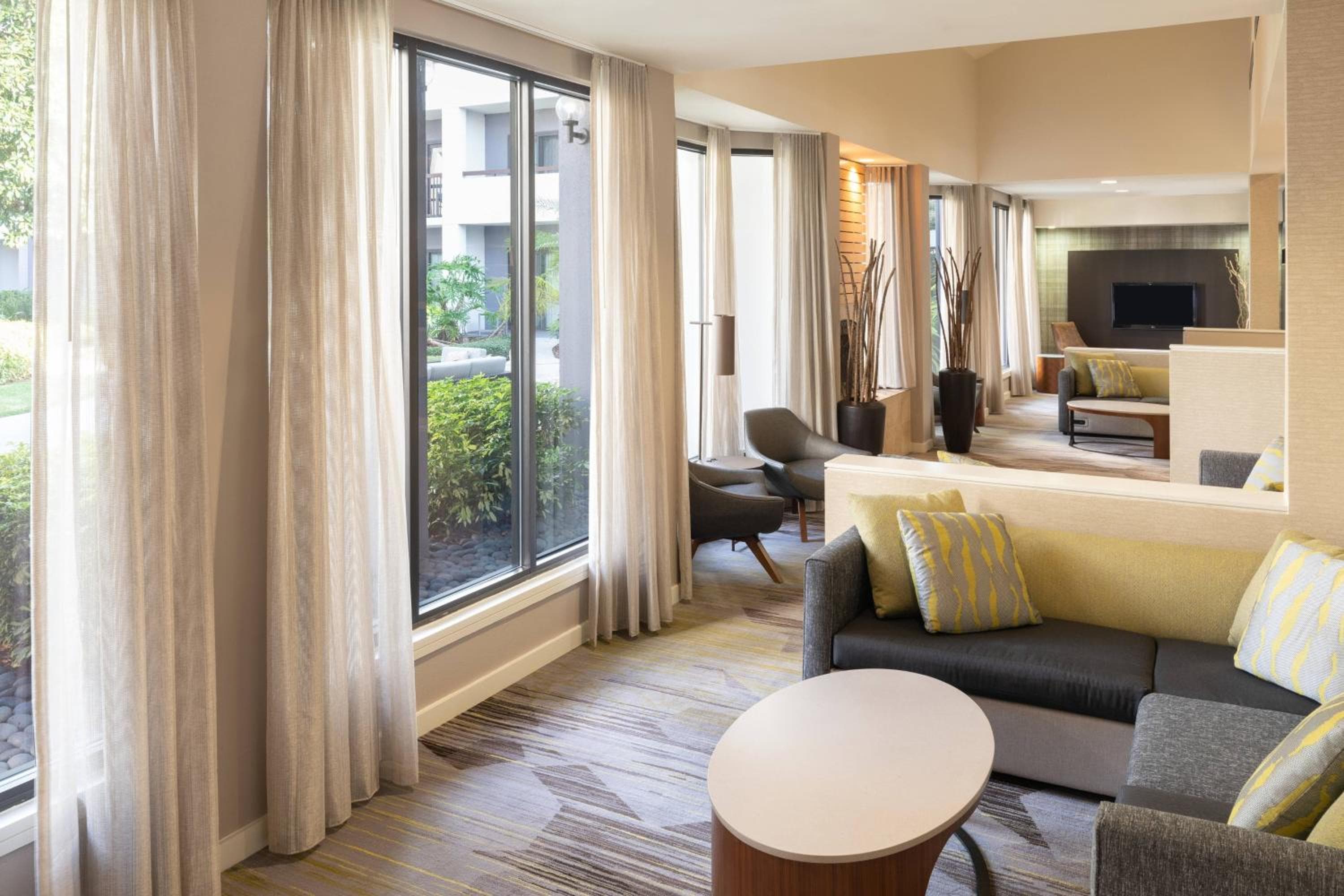 Cortile del Marriott Orlando Airport — 5