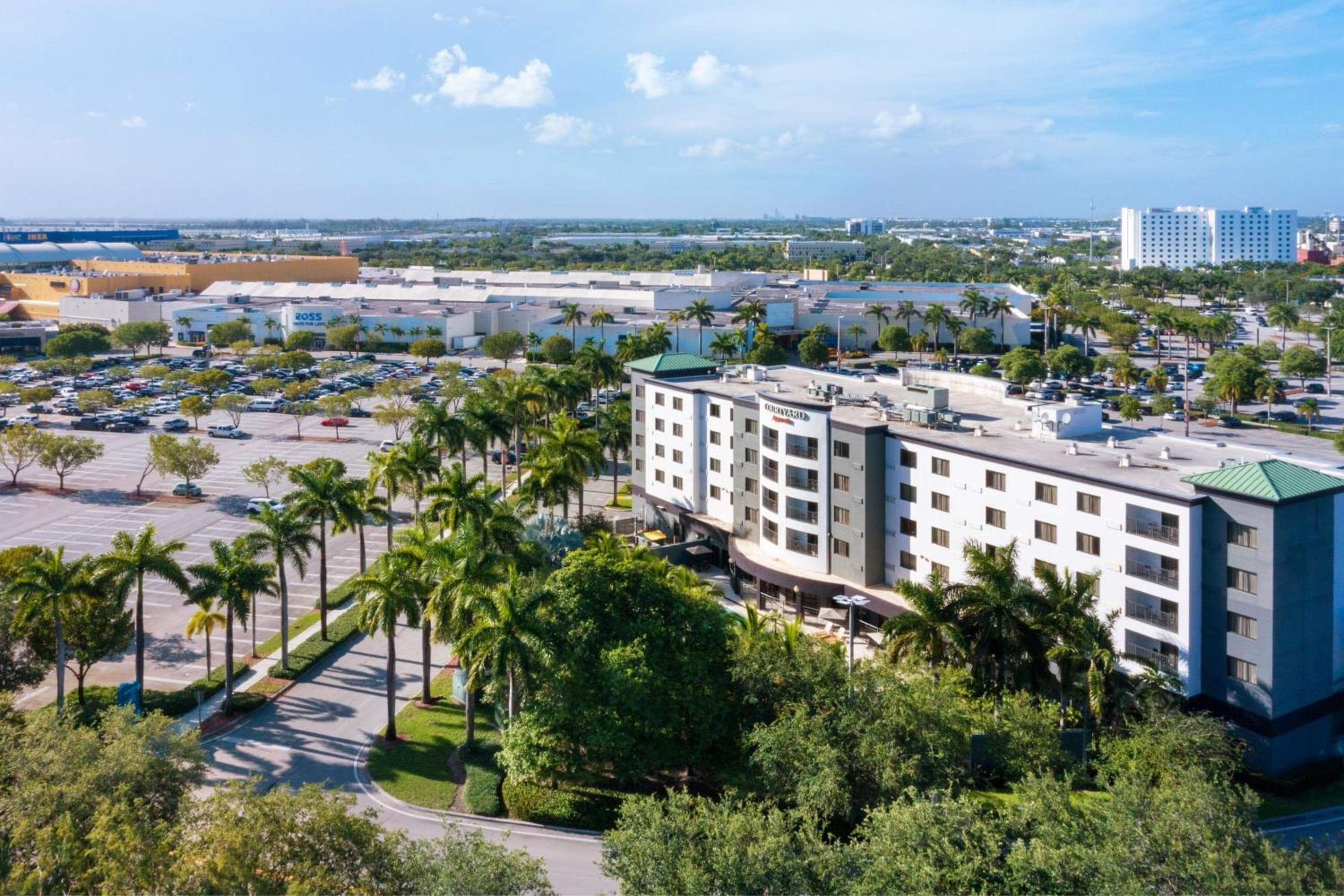 Courtyard by Marriott Miami at Dolphin Mall — 4
