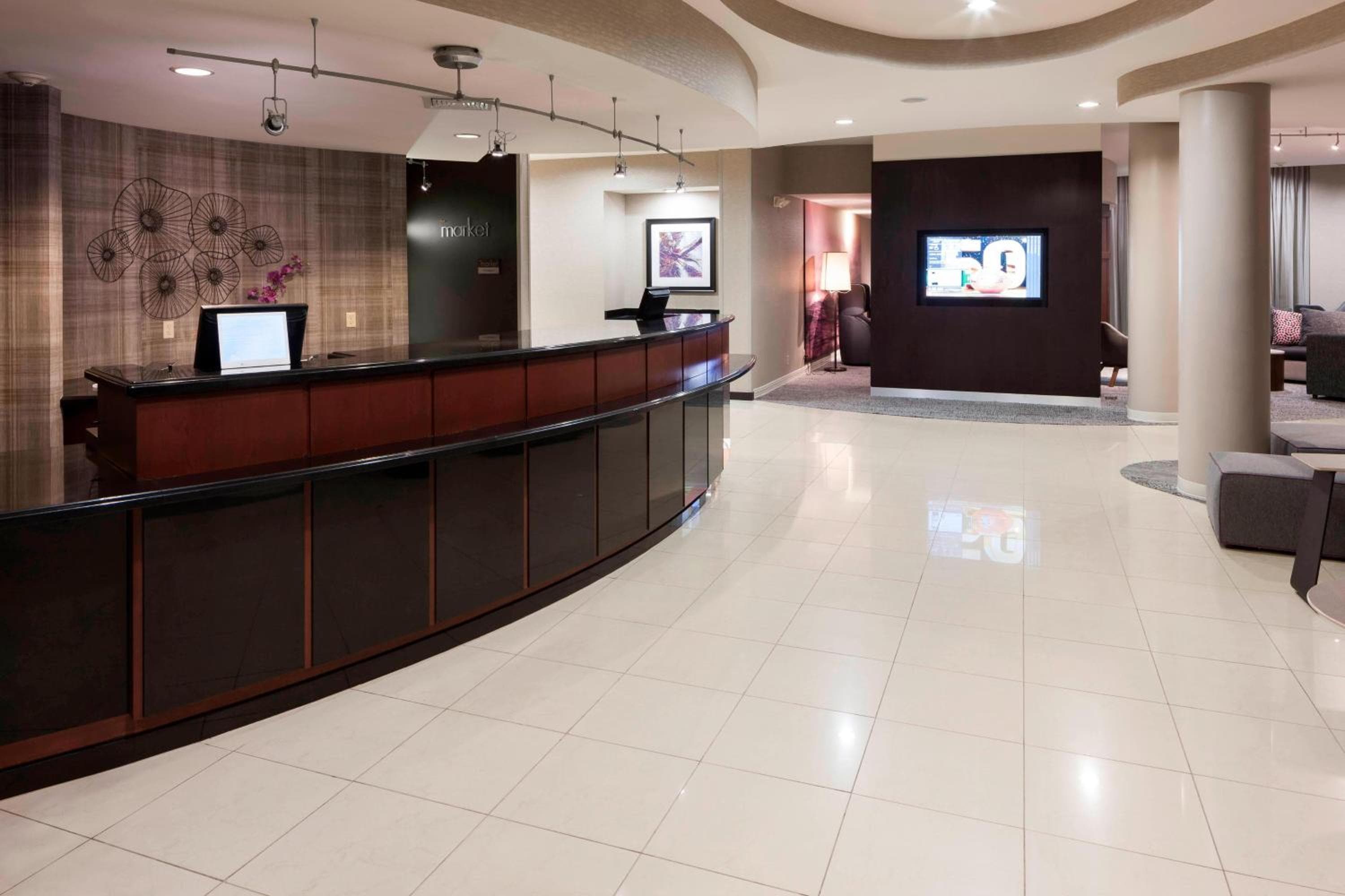 Courtyard by Marriott Miami at Dolphin Mall — 6