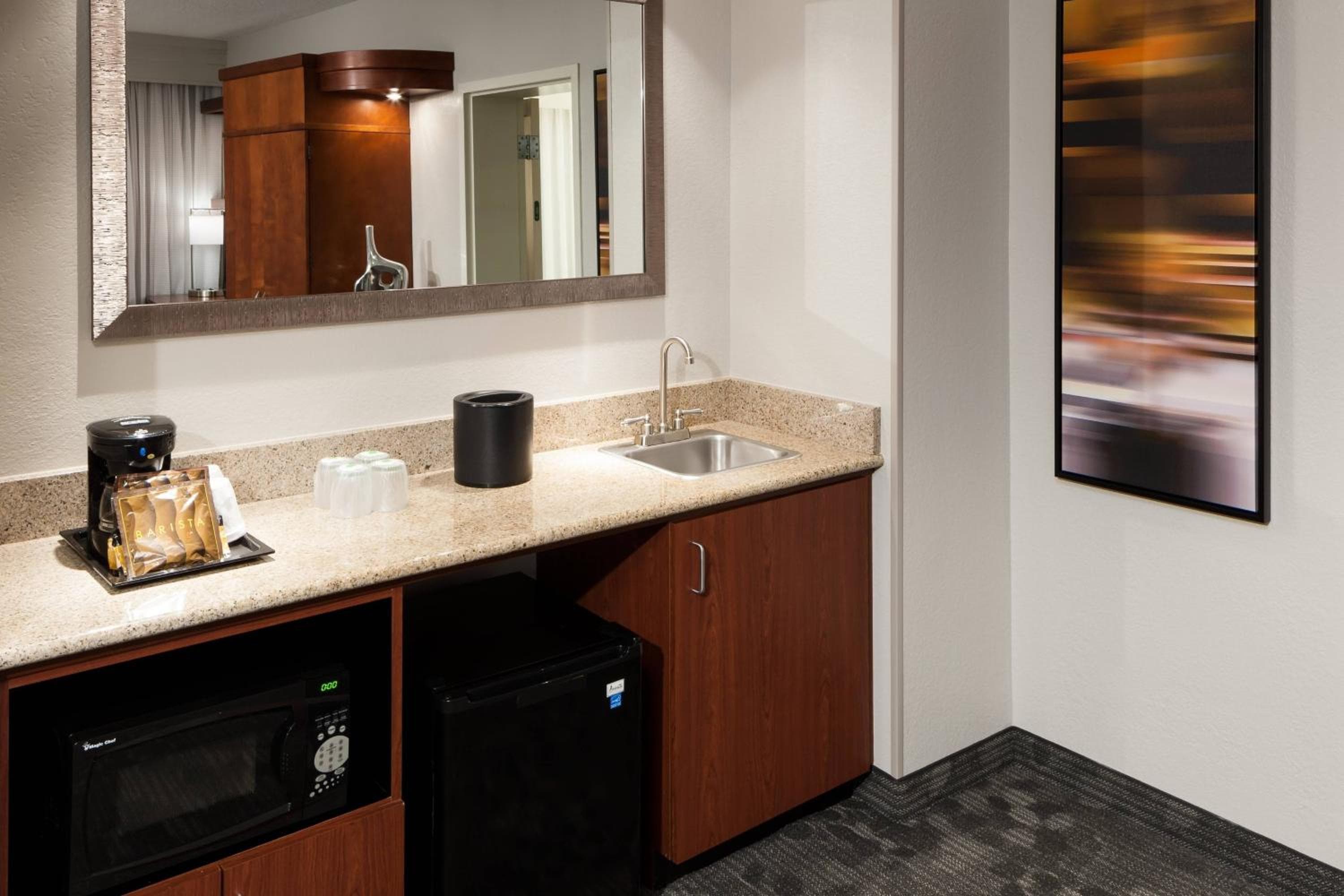Courtyard by Marriott Miami at Dolphin Mall — 17