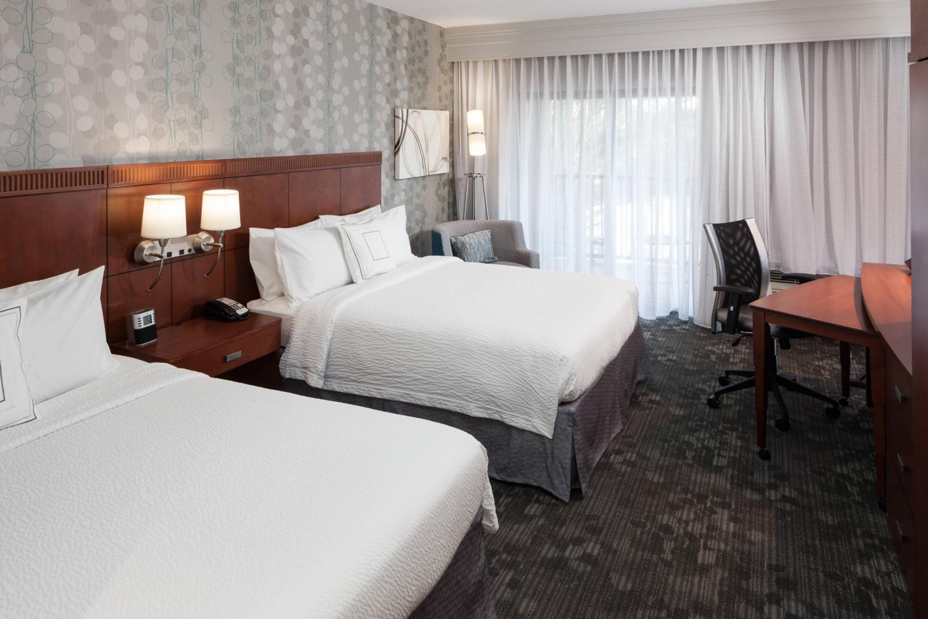 Courtyard by Marriott Miami at Dolphin Mall — 10