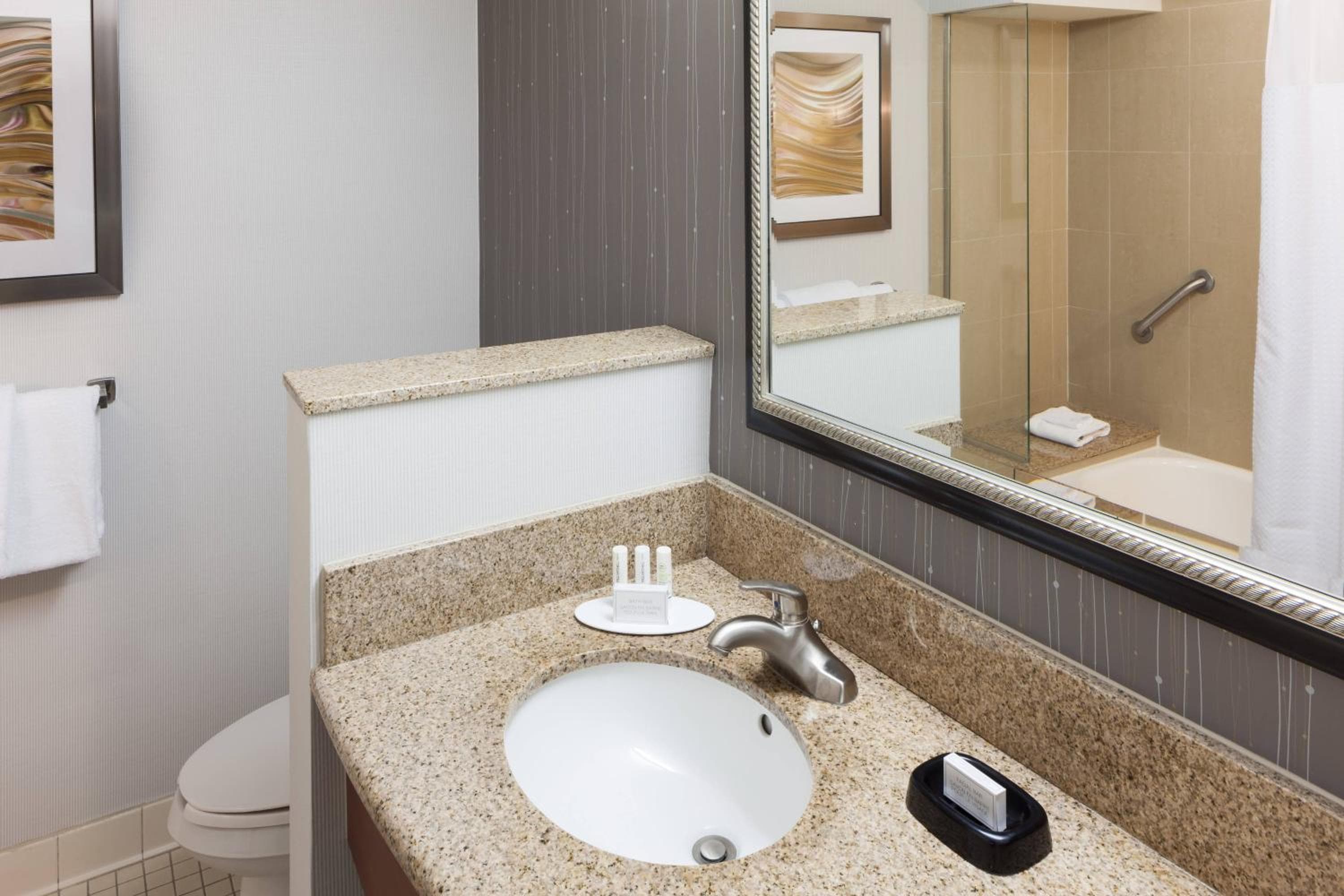 Courtyard by Marriott Miami at Dolphin Mall — 13