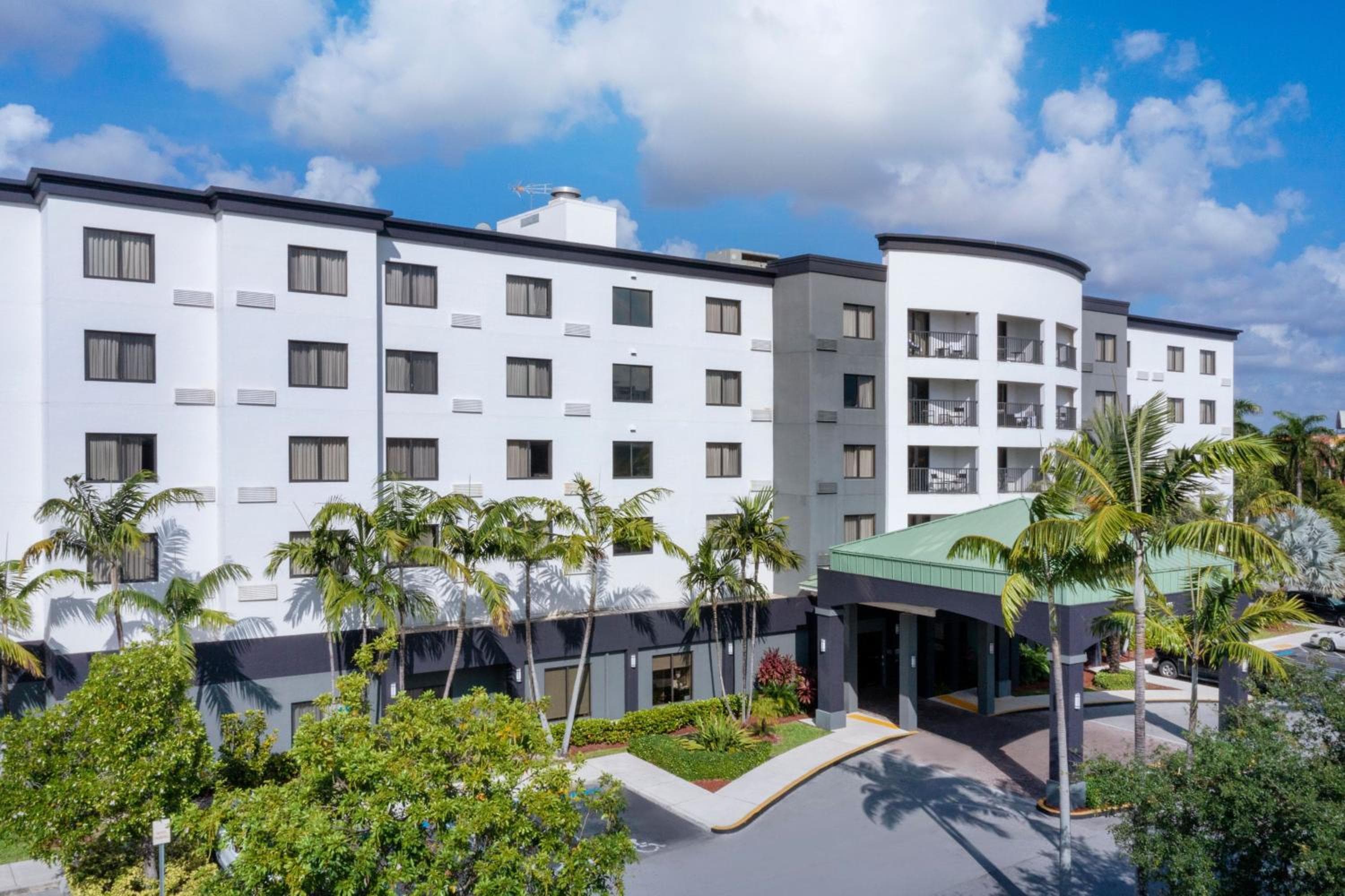 Courtyard by Marriott Miami at Dolphin Mall — 1
