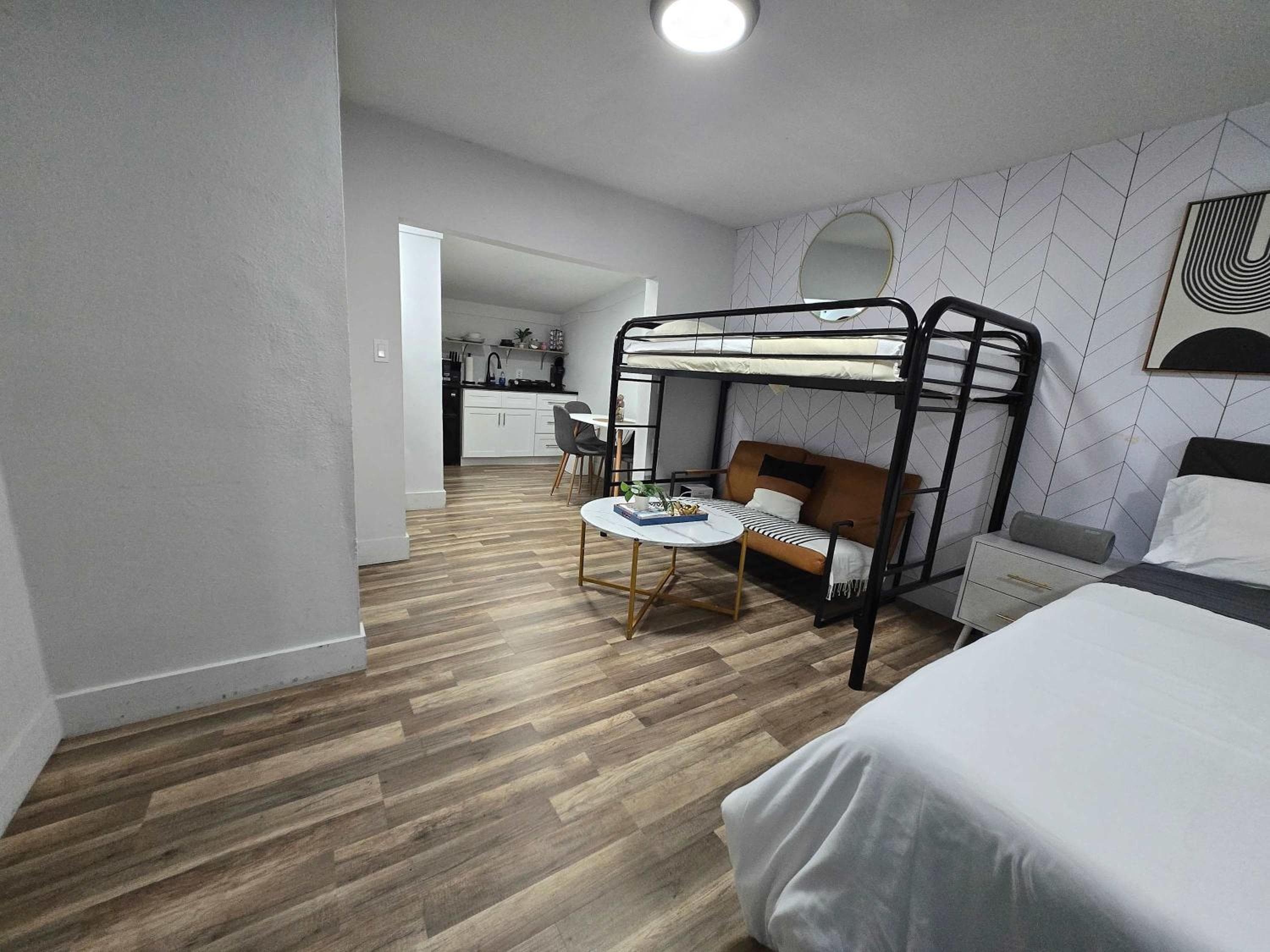 Downtown 1BR Tampa Cottage for 4 Has Power — 29