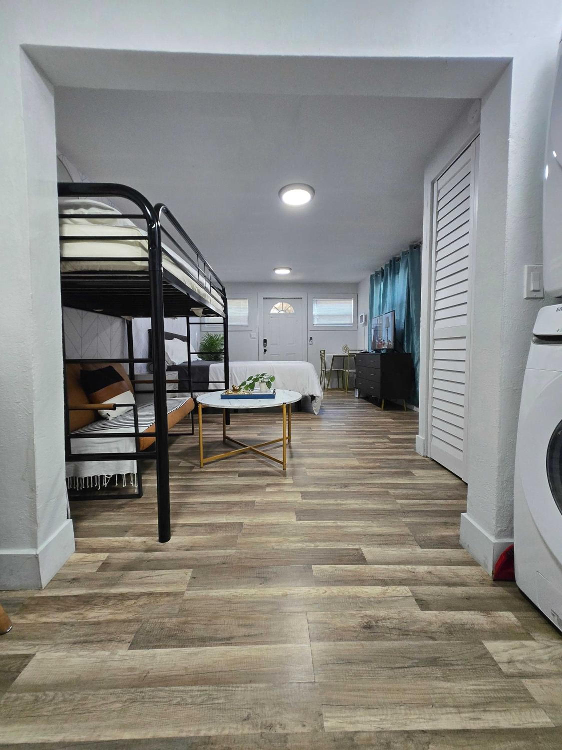 Downtown 1BR Tampa Cottage for 4 Has Power — 15
