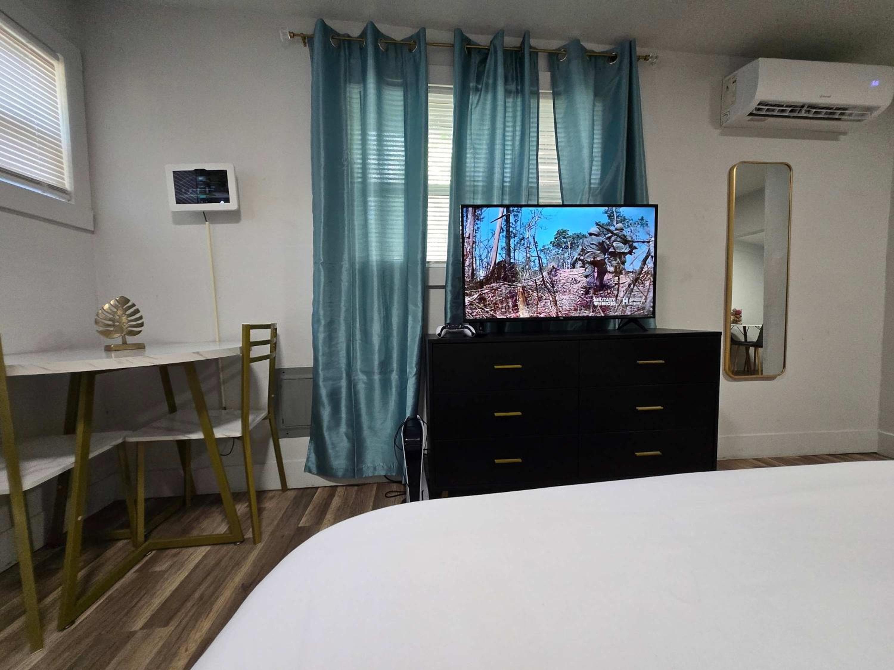 Luxury 5-BR House, Tampa Downtown with Cottage Has Power — 14
