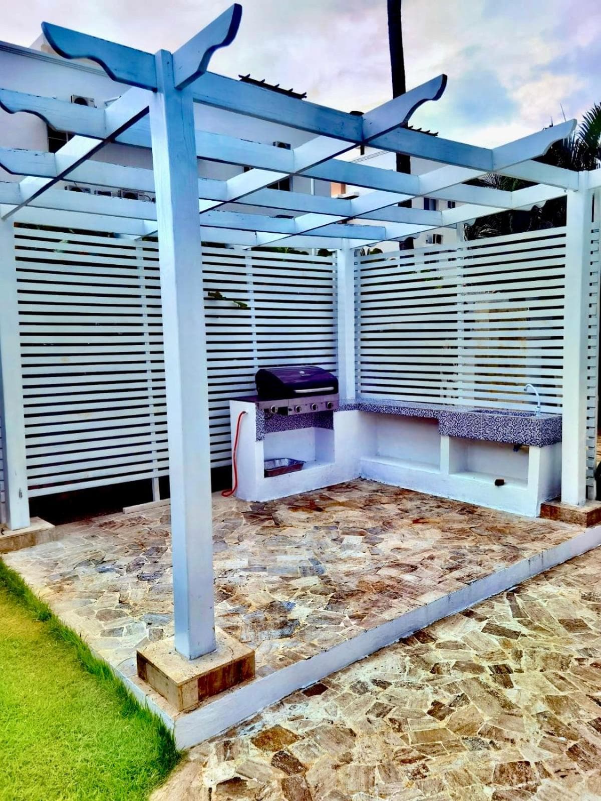 Madonna Pool Beach los Corales — 7