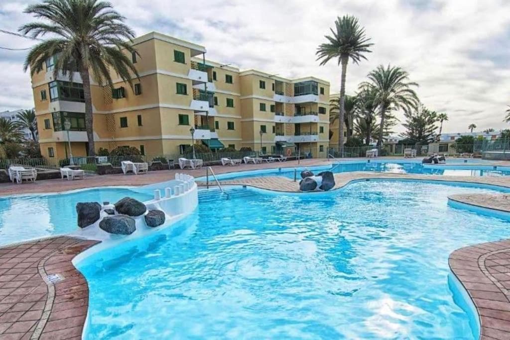 Beach lovers home from home Heated pool — 3
