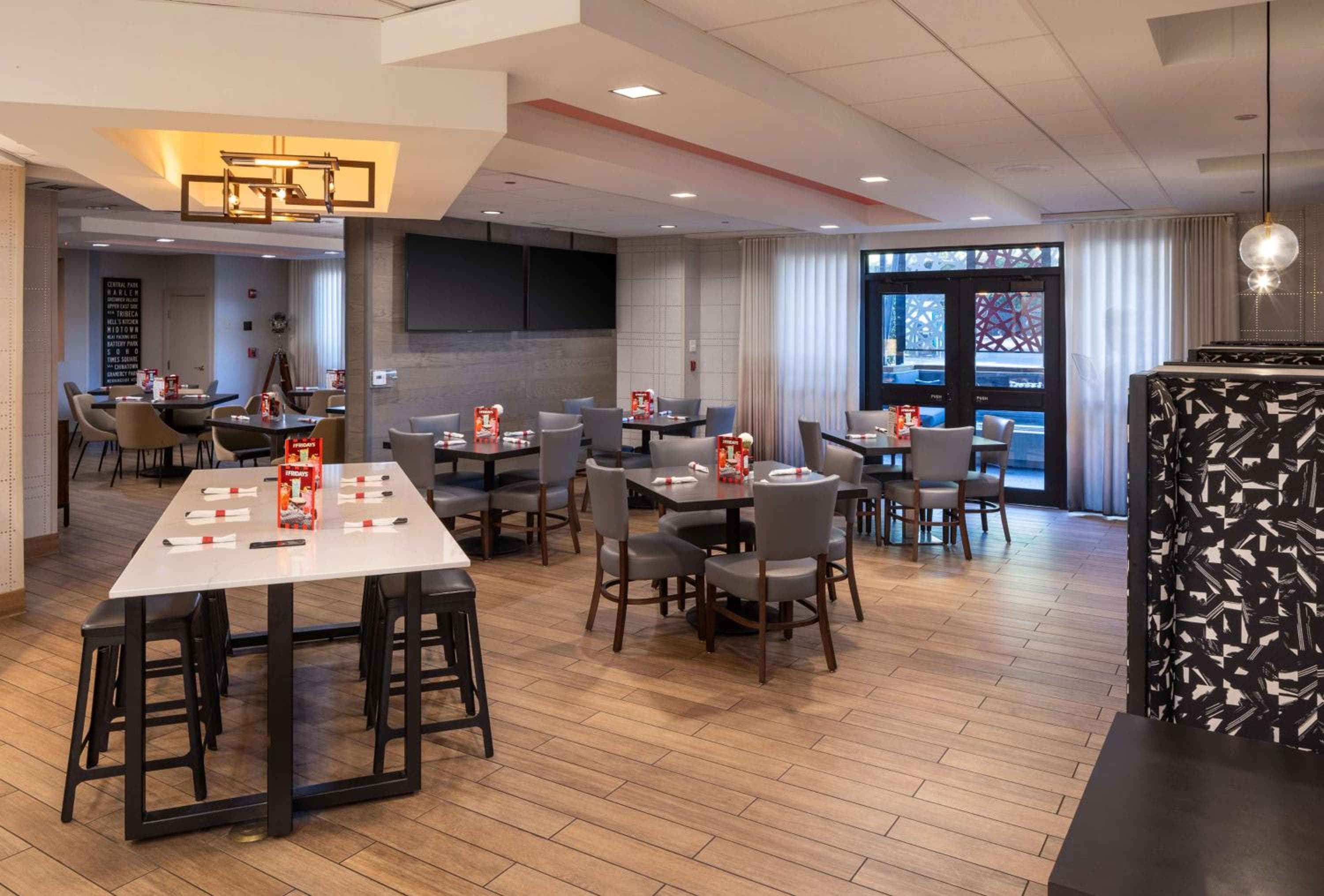 Hilton Garden Inn Los Angeles / Hollywood — 11