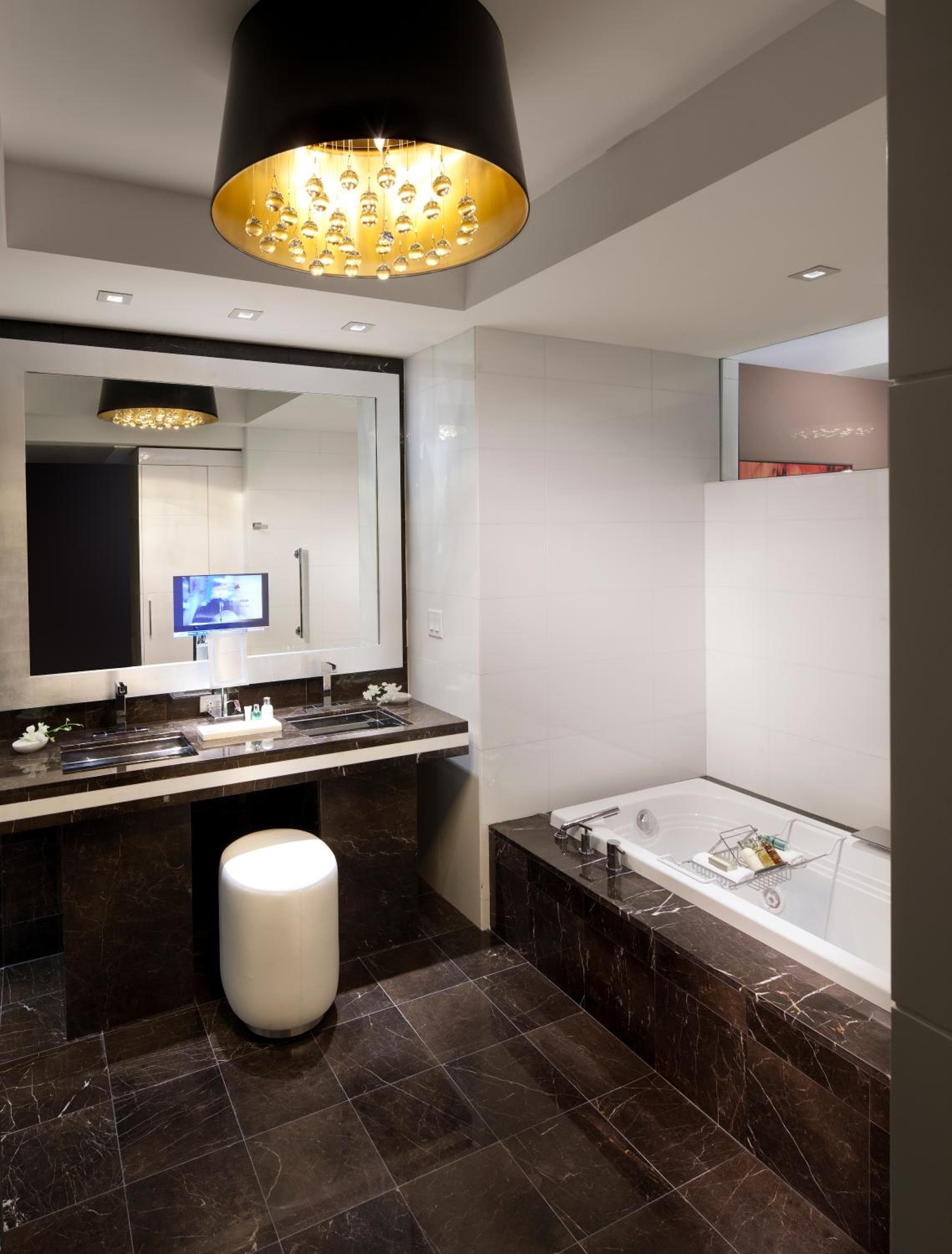 Hotel Beaux Arts, Collezione di autografi — 26