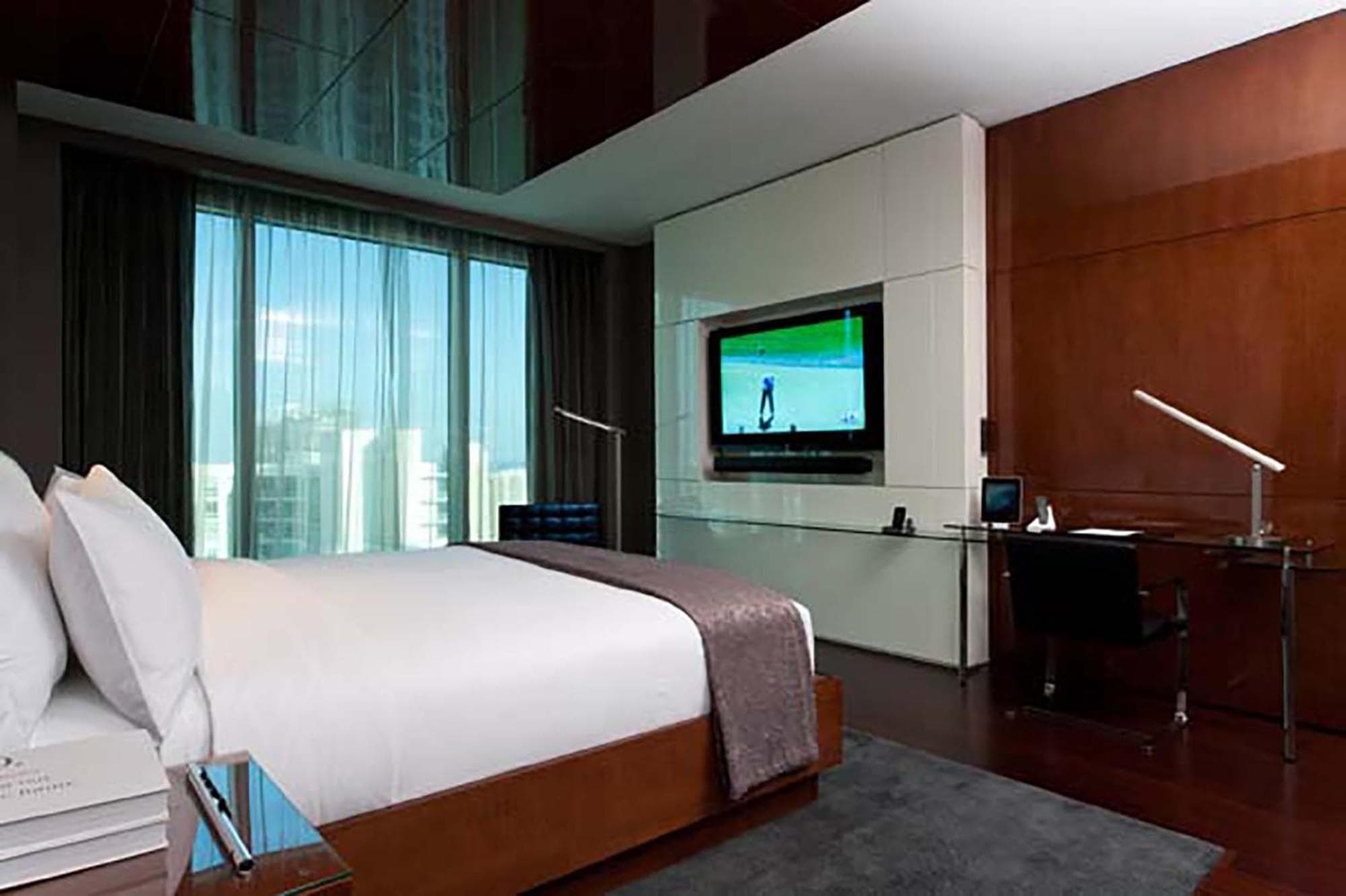 Hotel Beaux Arts, Collezione di autografi — 27