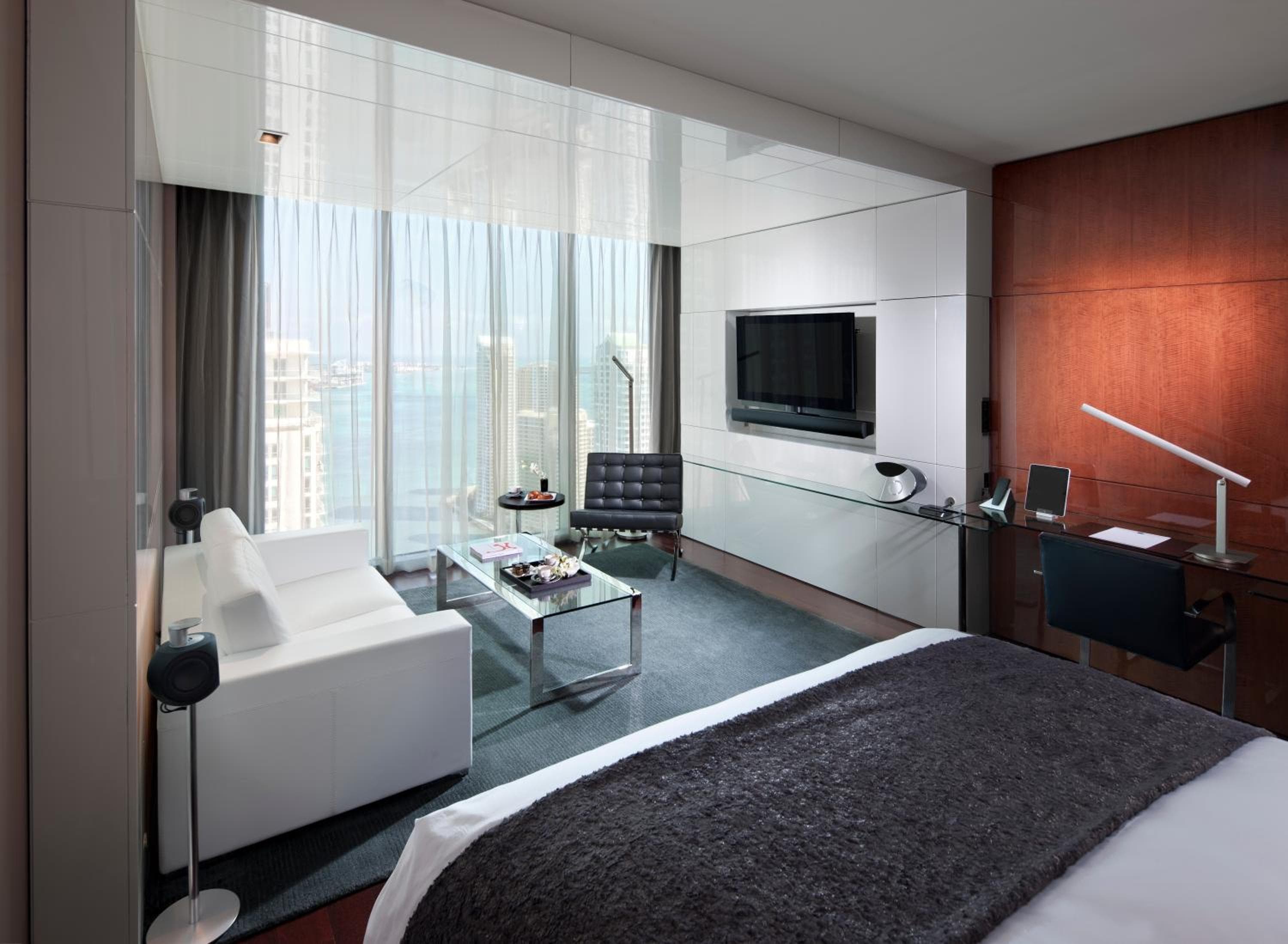 Hotel Beaux Arts, Collezione di autografi — 12