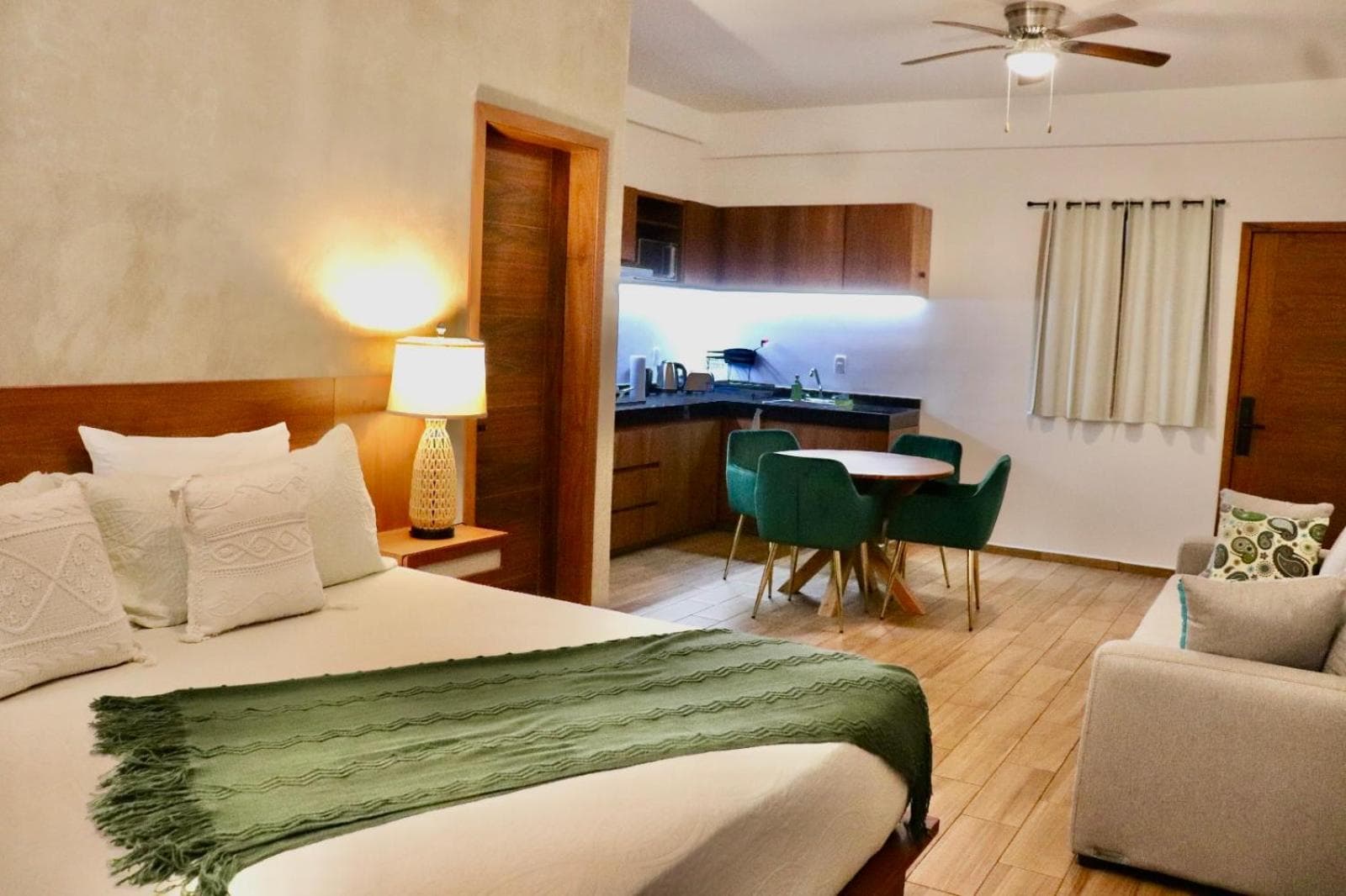 Sunset Kin Beach Apartments — 11