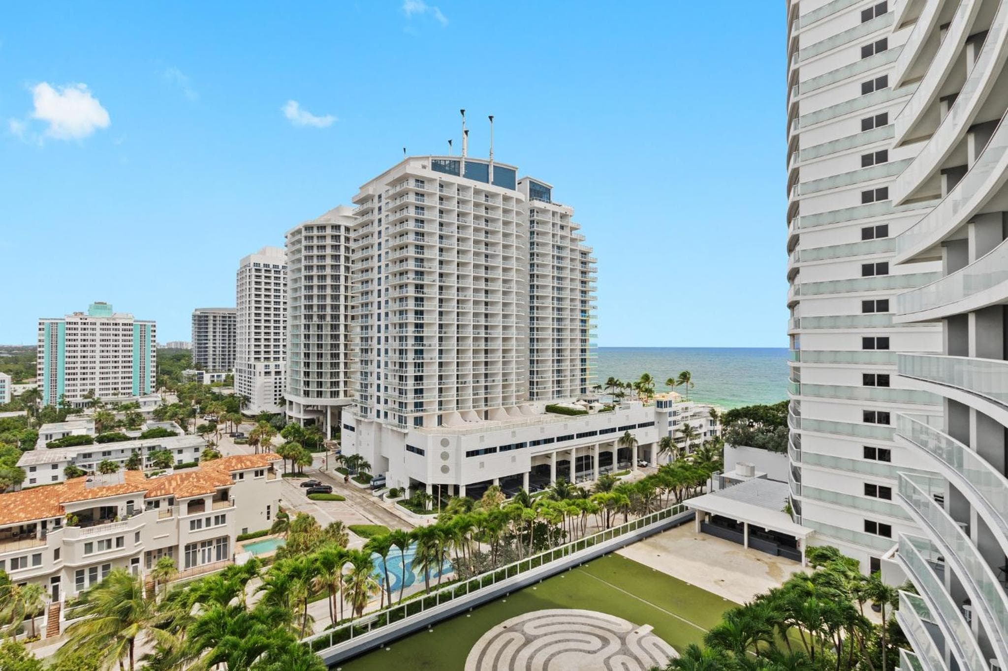 2 Zimmer Luxus-Strandapartment mit Resort-Annehmlichkeiten — 1