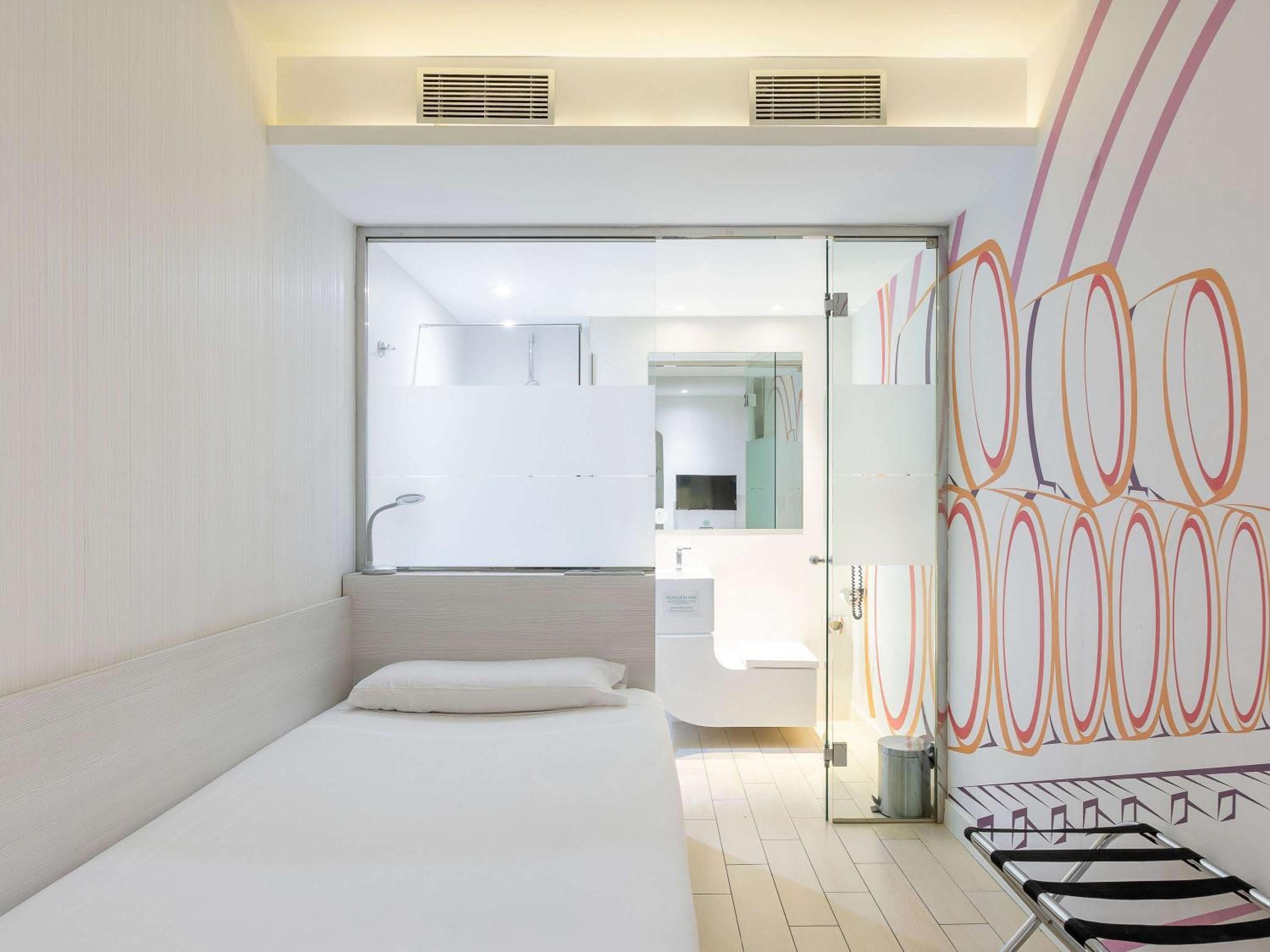 Ibis Styles Madrid Prado — 10