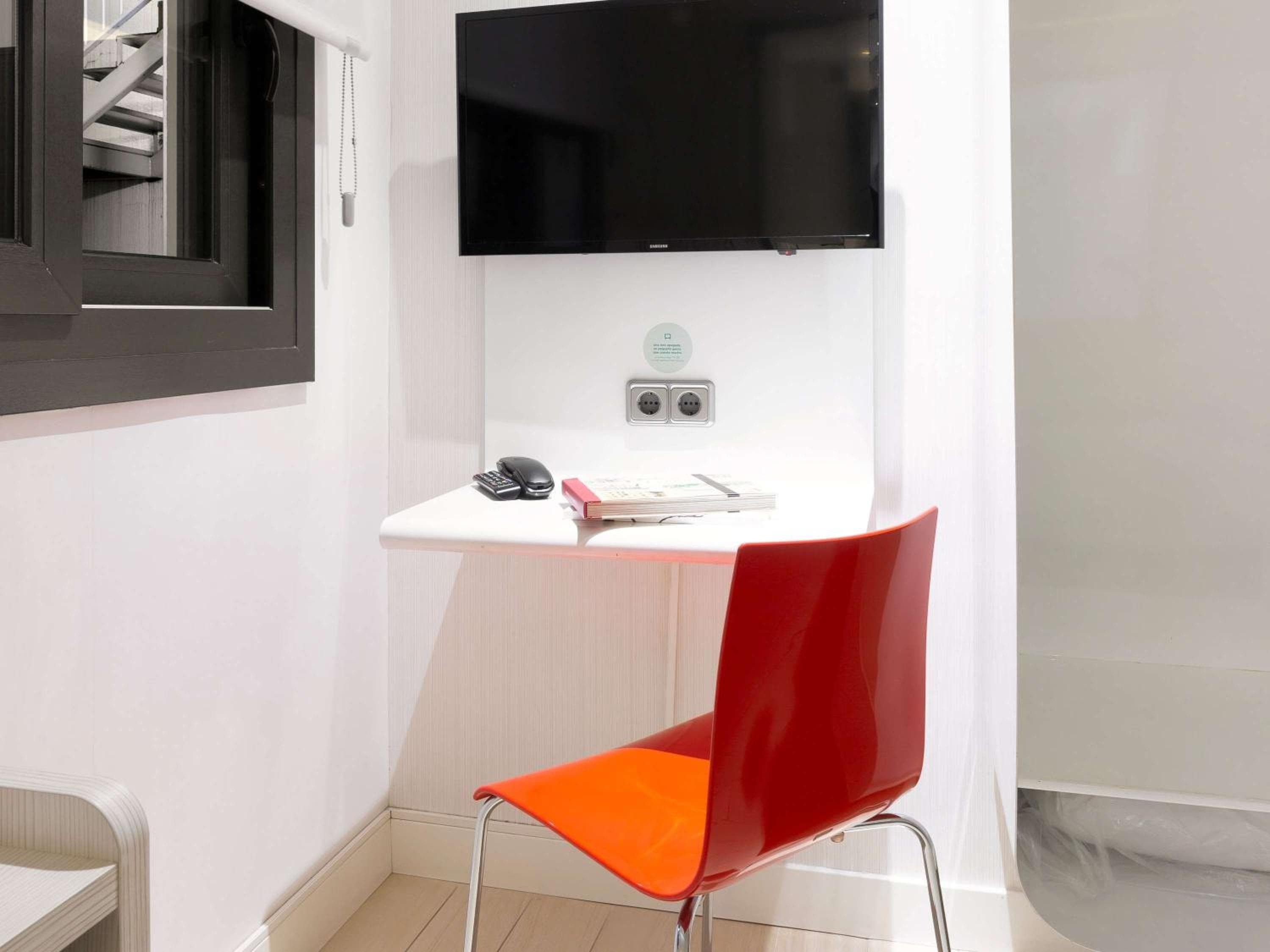 Ibis Styles Madrid Prado — 18