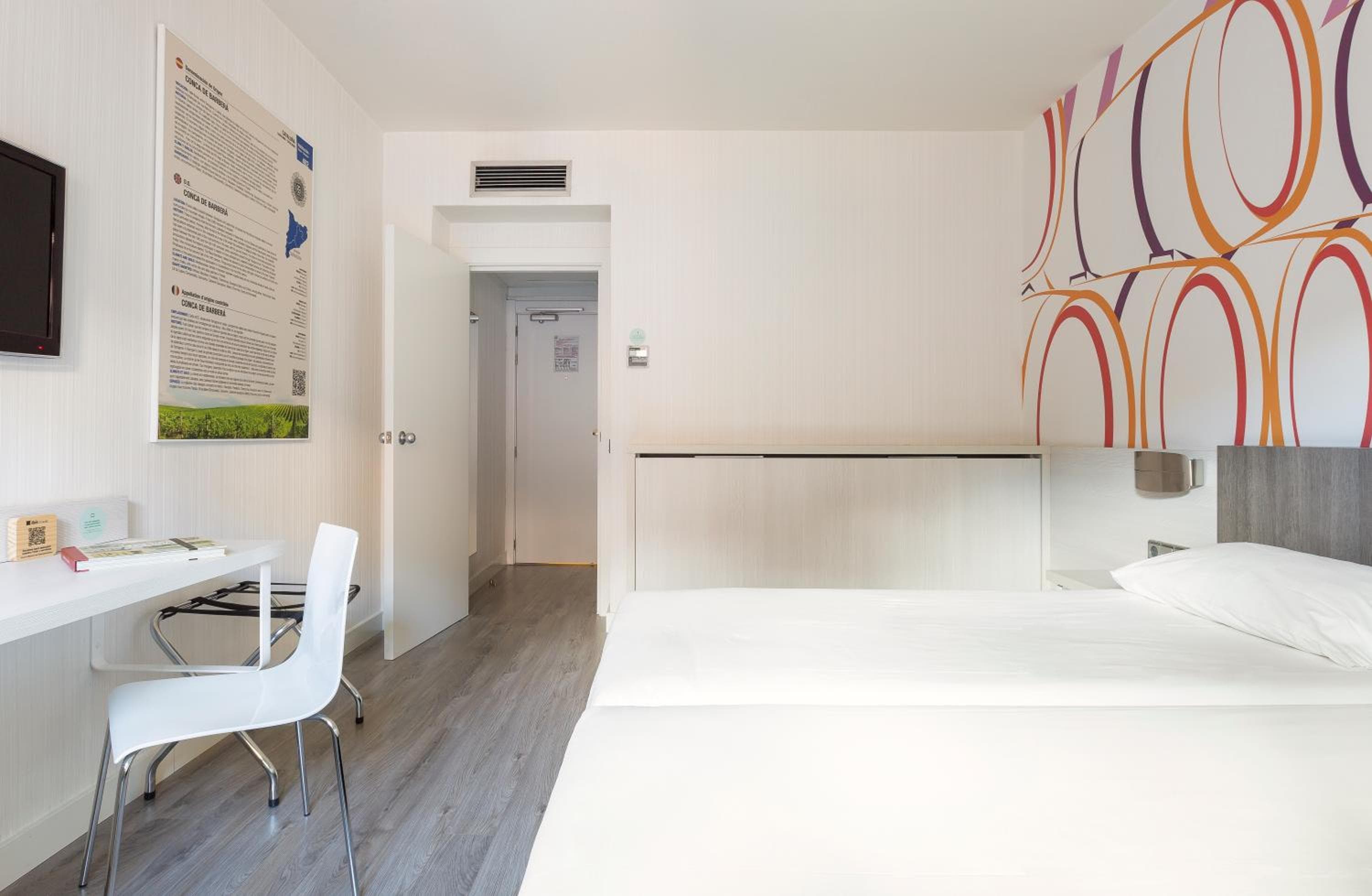 Ibis Styles Madrid Prado — 16