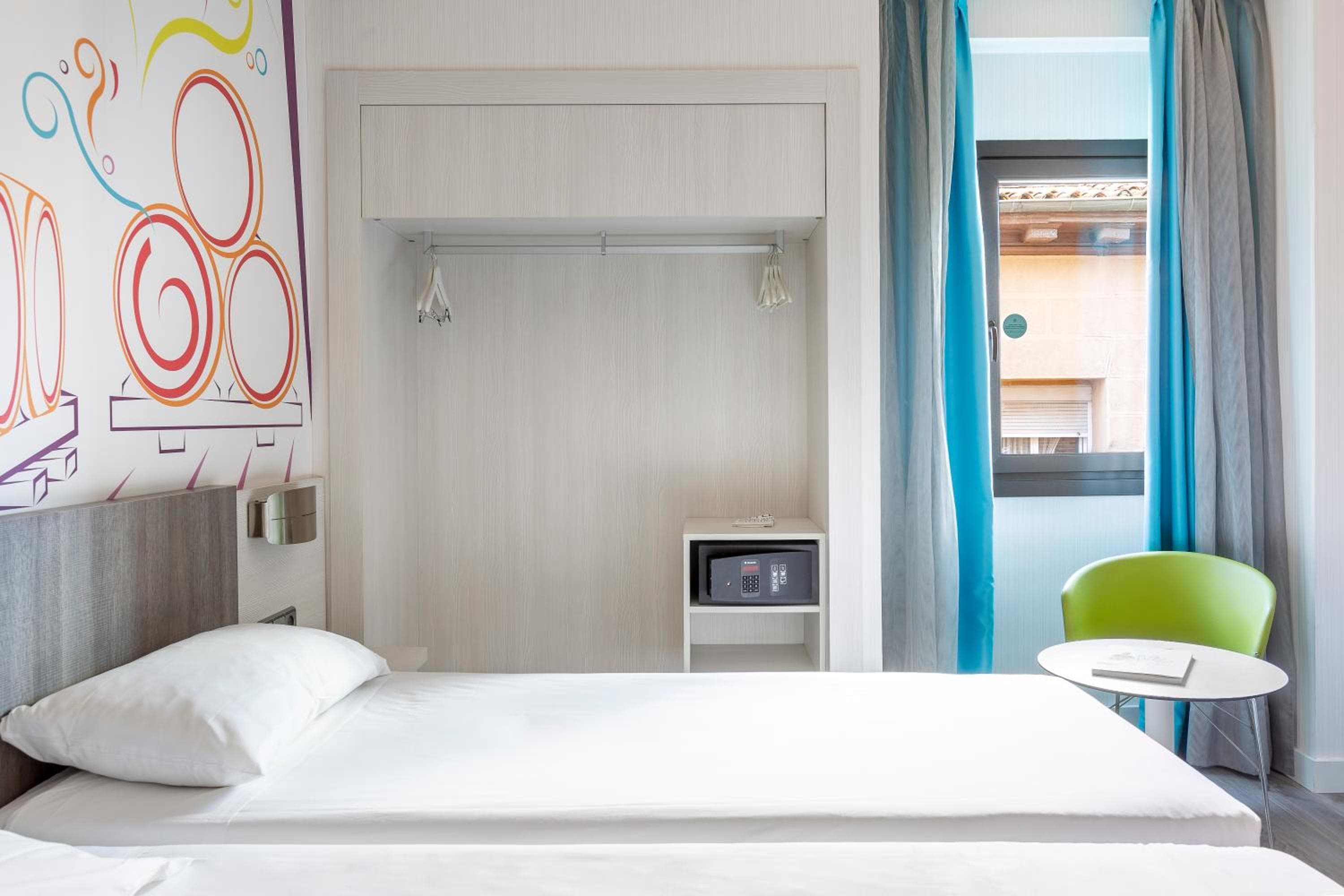 Ibis Styles Madrid Prado — 7
