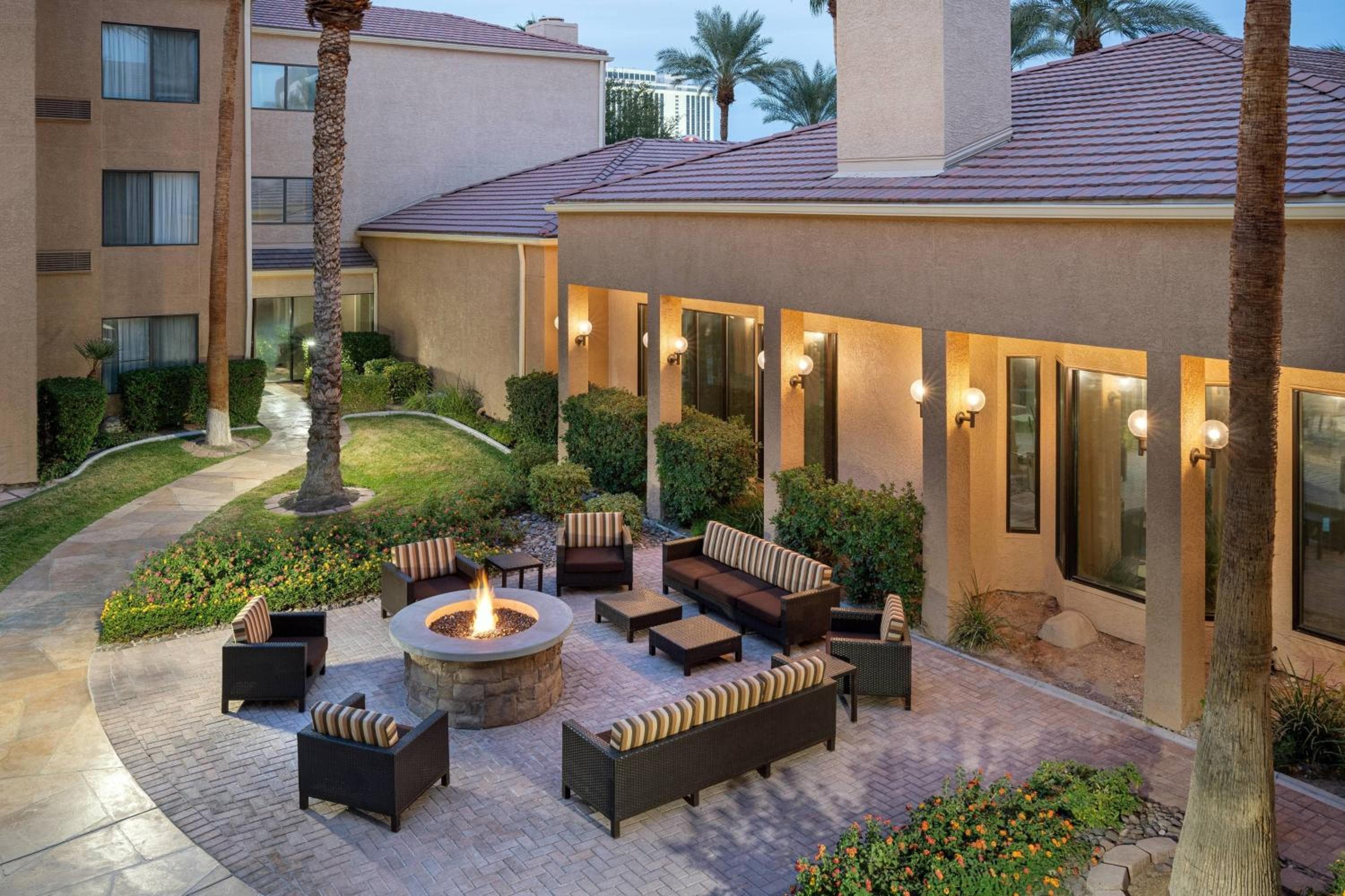 Courtyard by Marriott Las Vegas Convention Center — 4