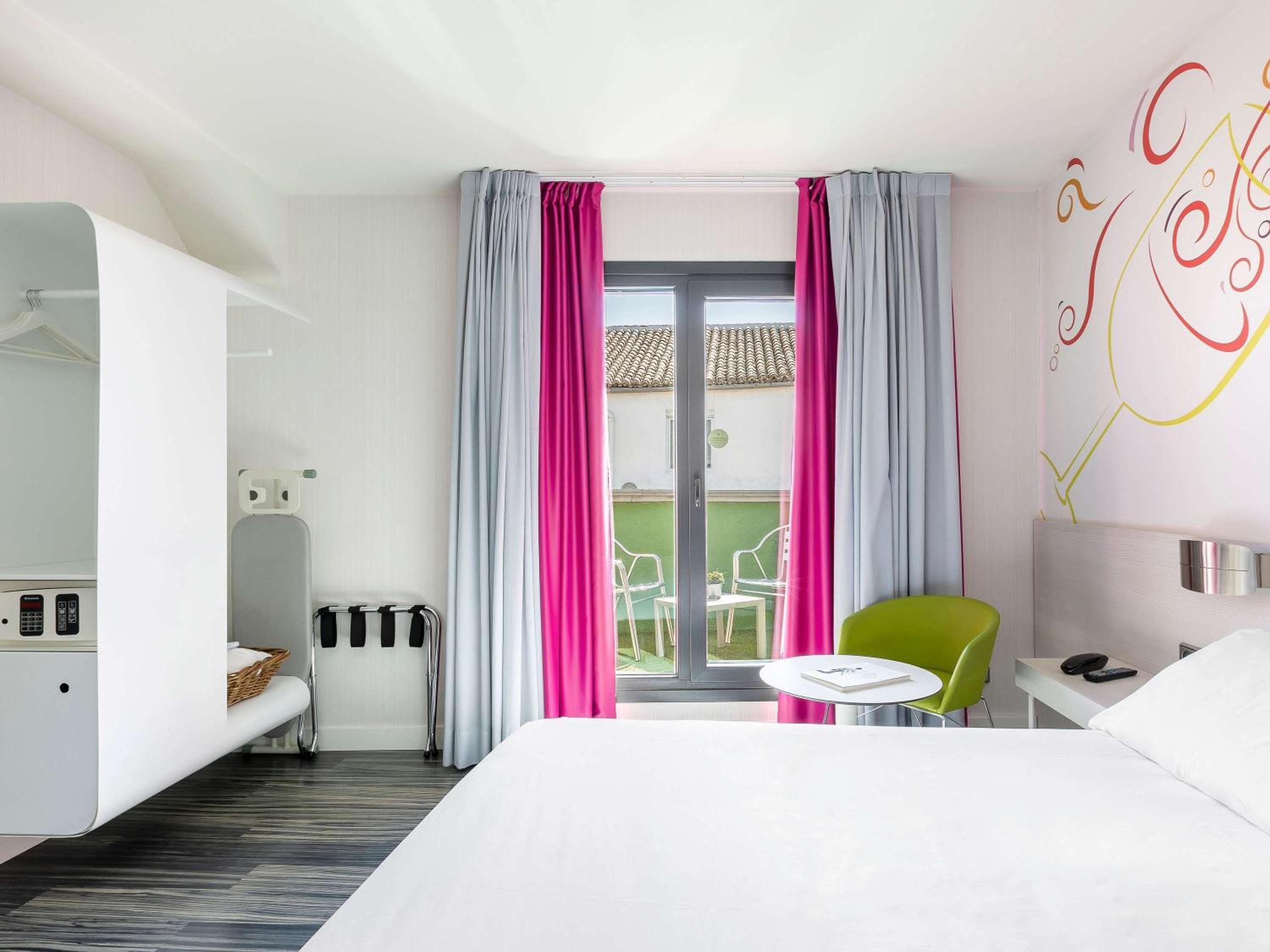Ibis Styles Madrid Prado — 8
