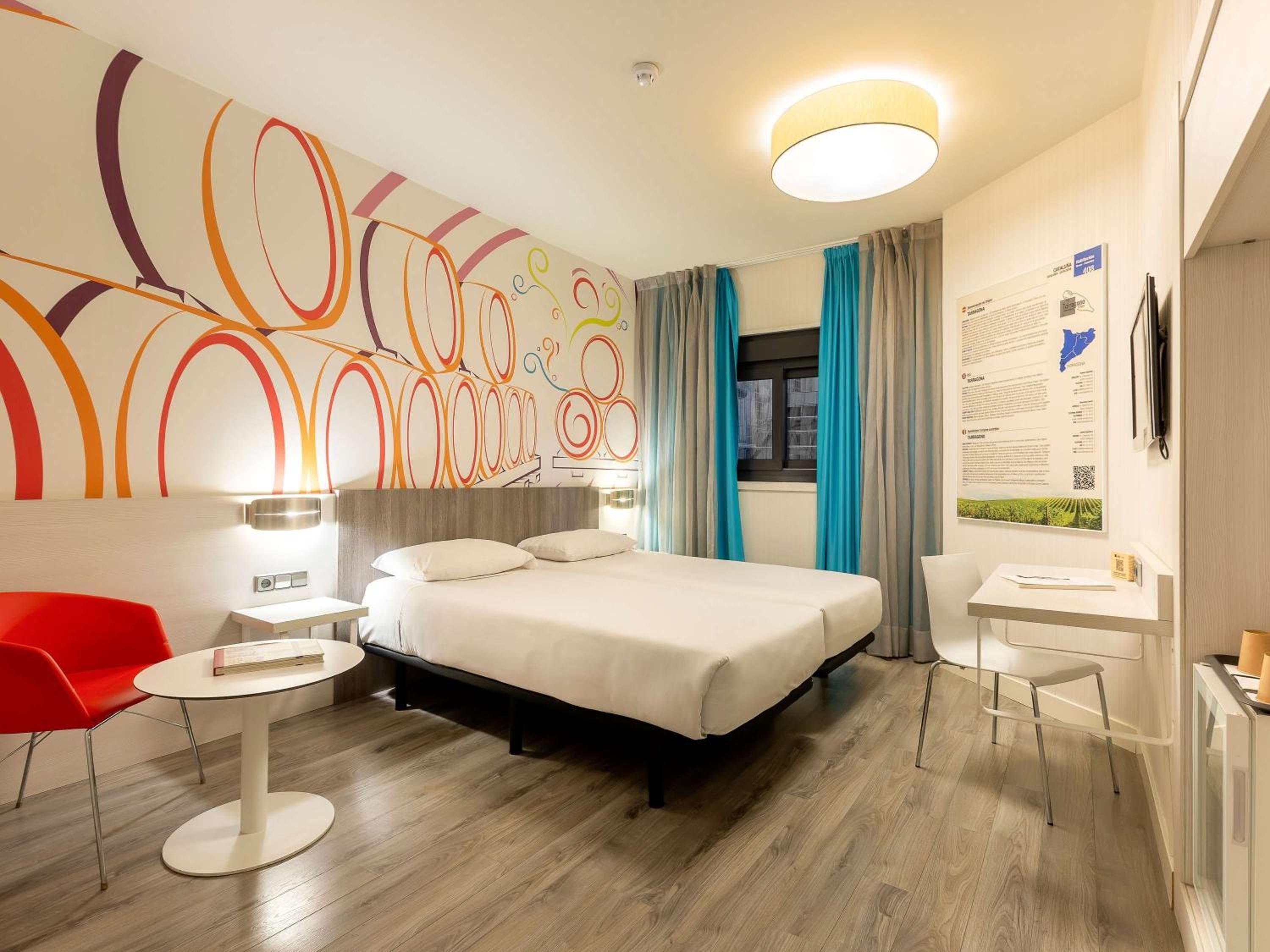 Ibis Styles Madrid Prado — 12