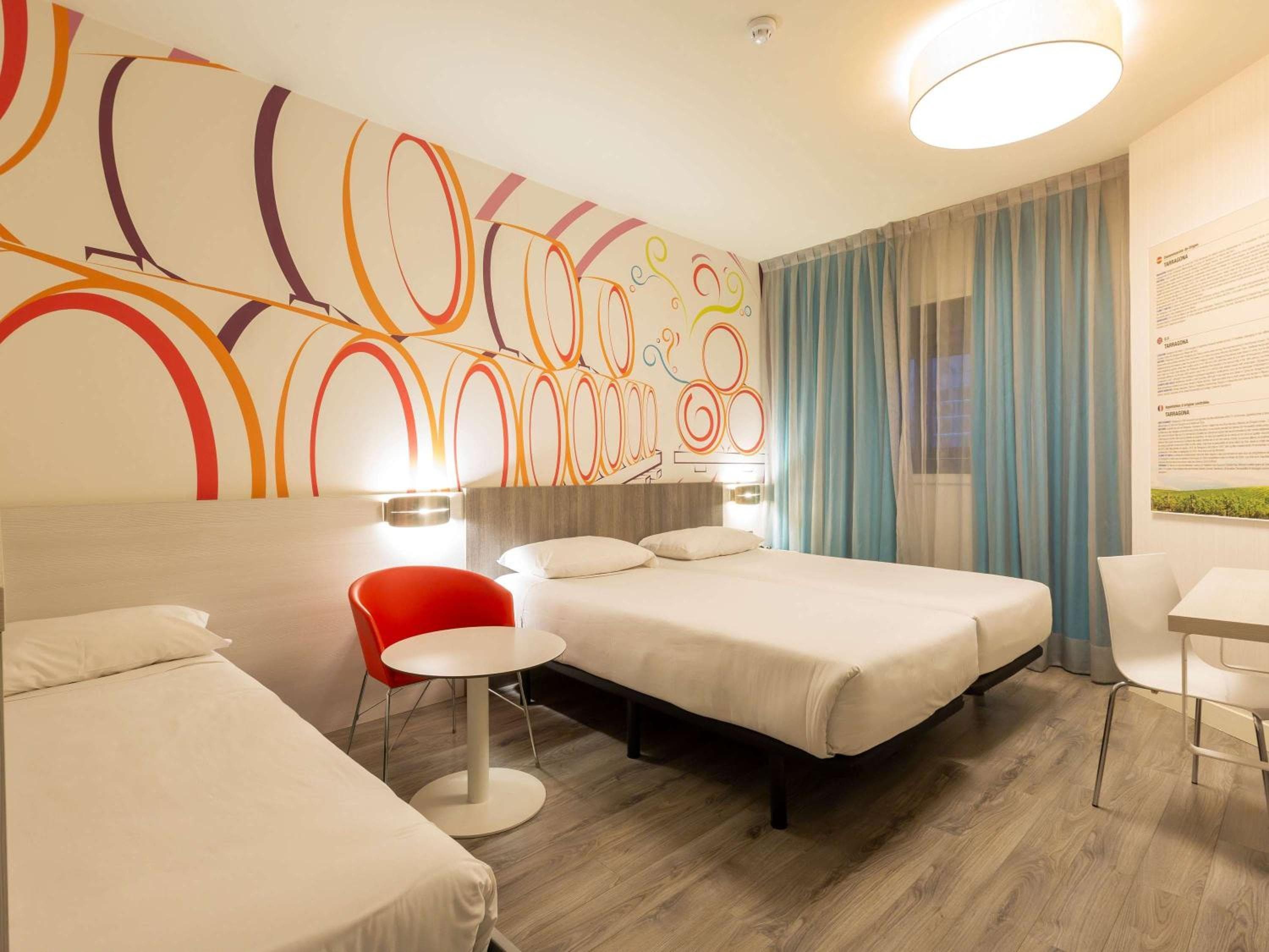 Ibis Styles Madrid Prado — 14