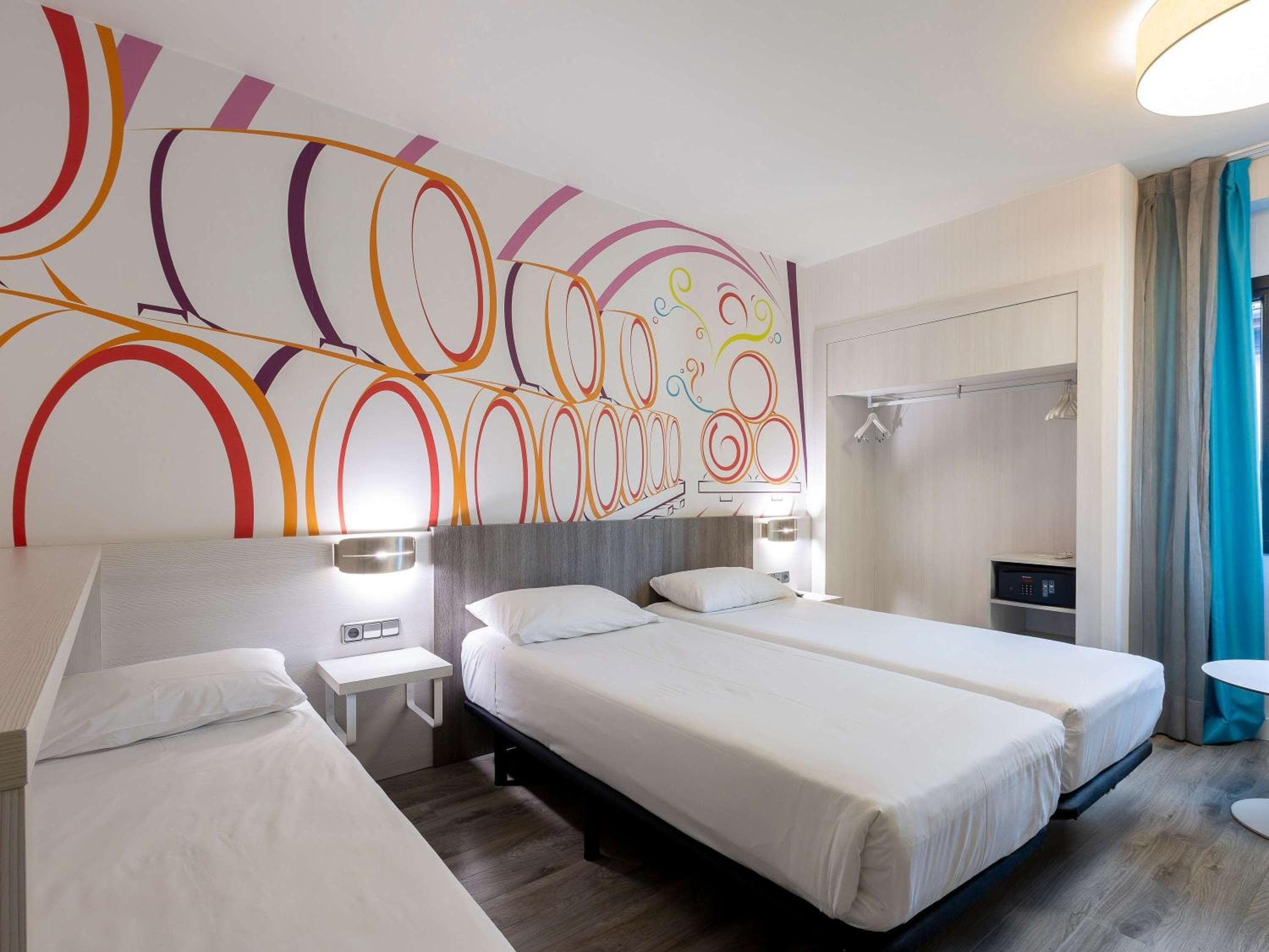 Ibis Styles Madrid Prado — 15