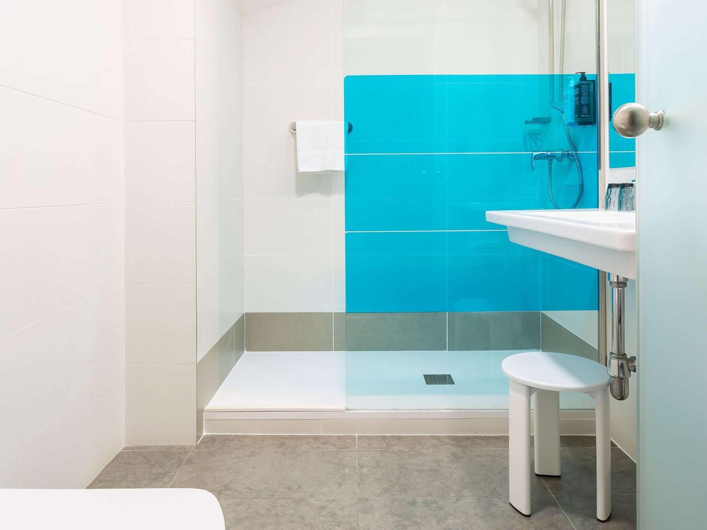 Ibis Styles Madrid Prado — 20