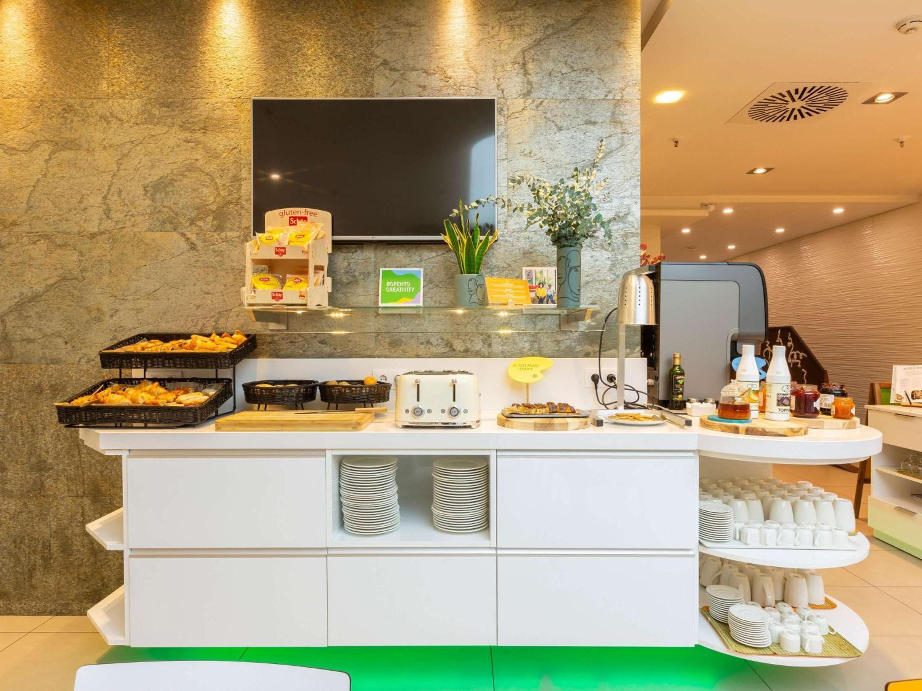 Ibis Styles Madrid Prado — 29