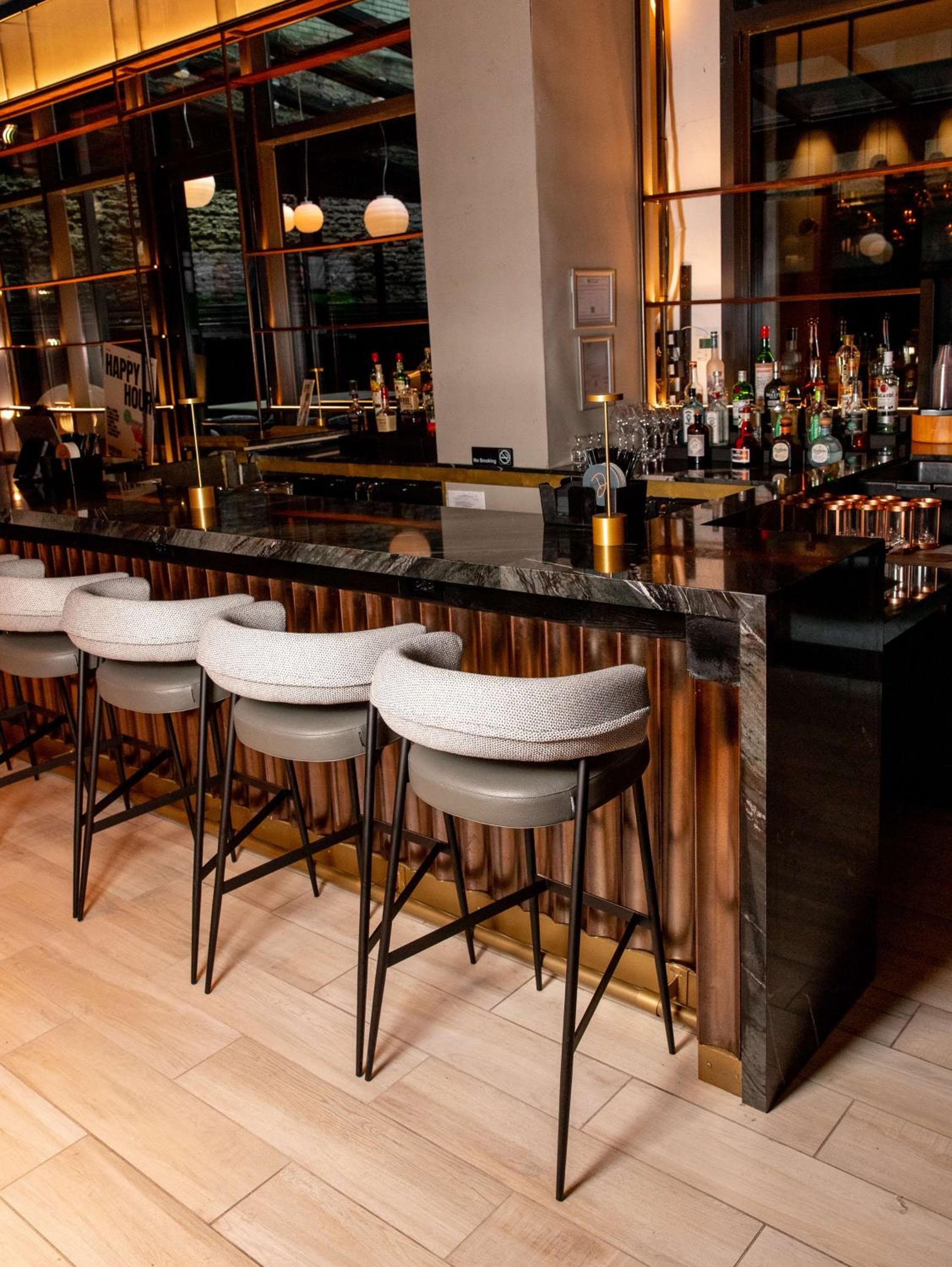 The Draper New York, Collezione di arazzi di Hilton — 19