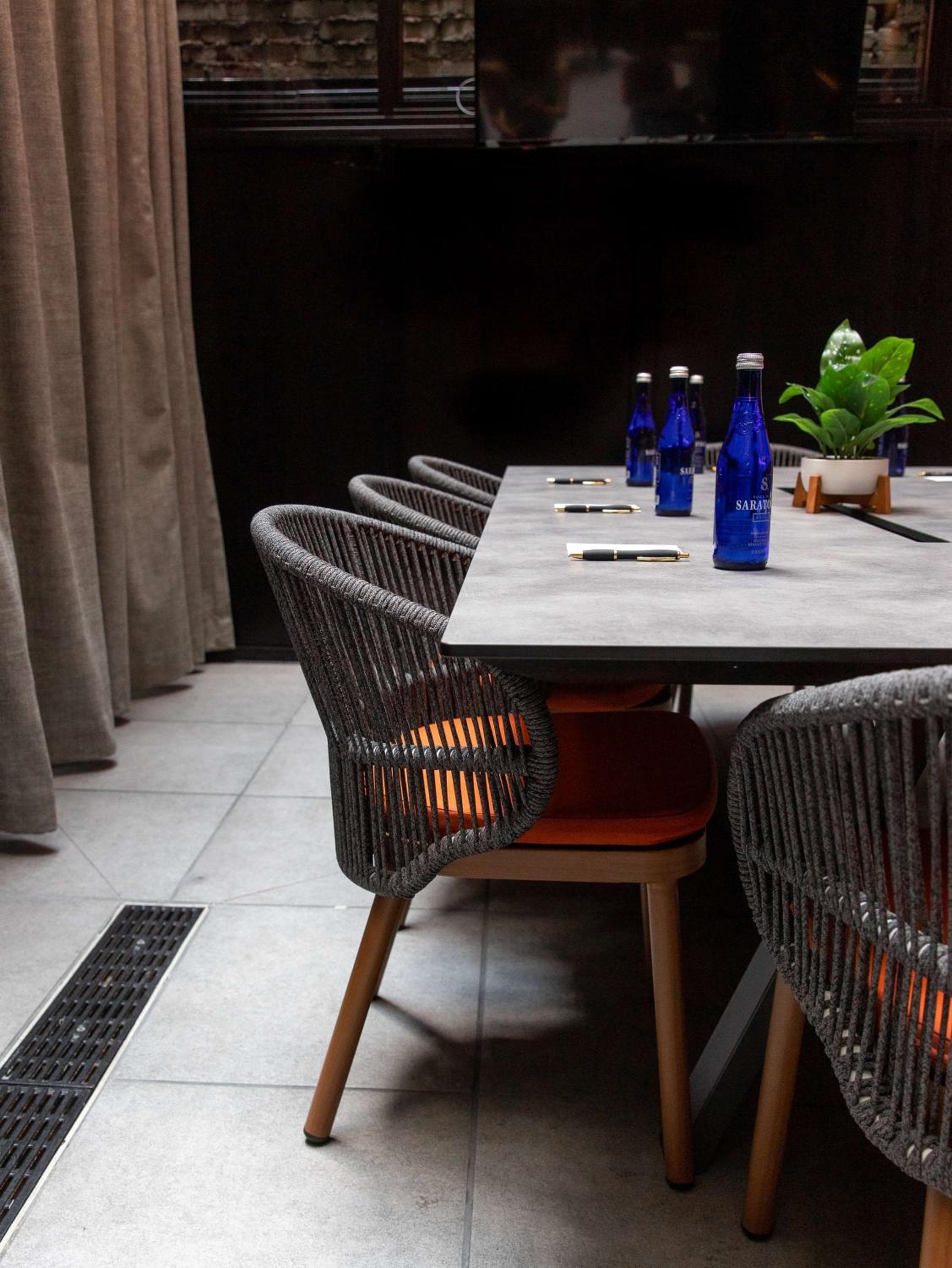 The Draper New York, Collezione di arazzi di Hilton — 24