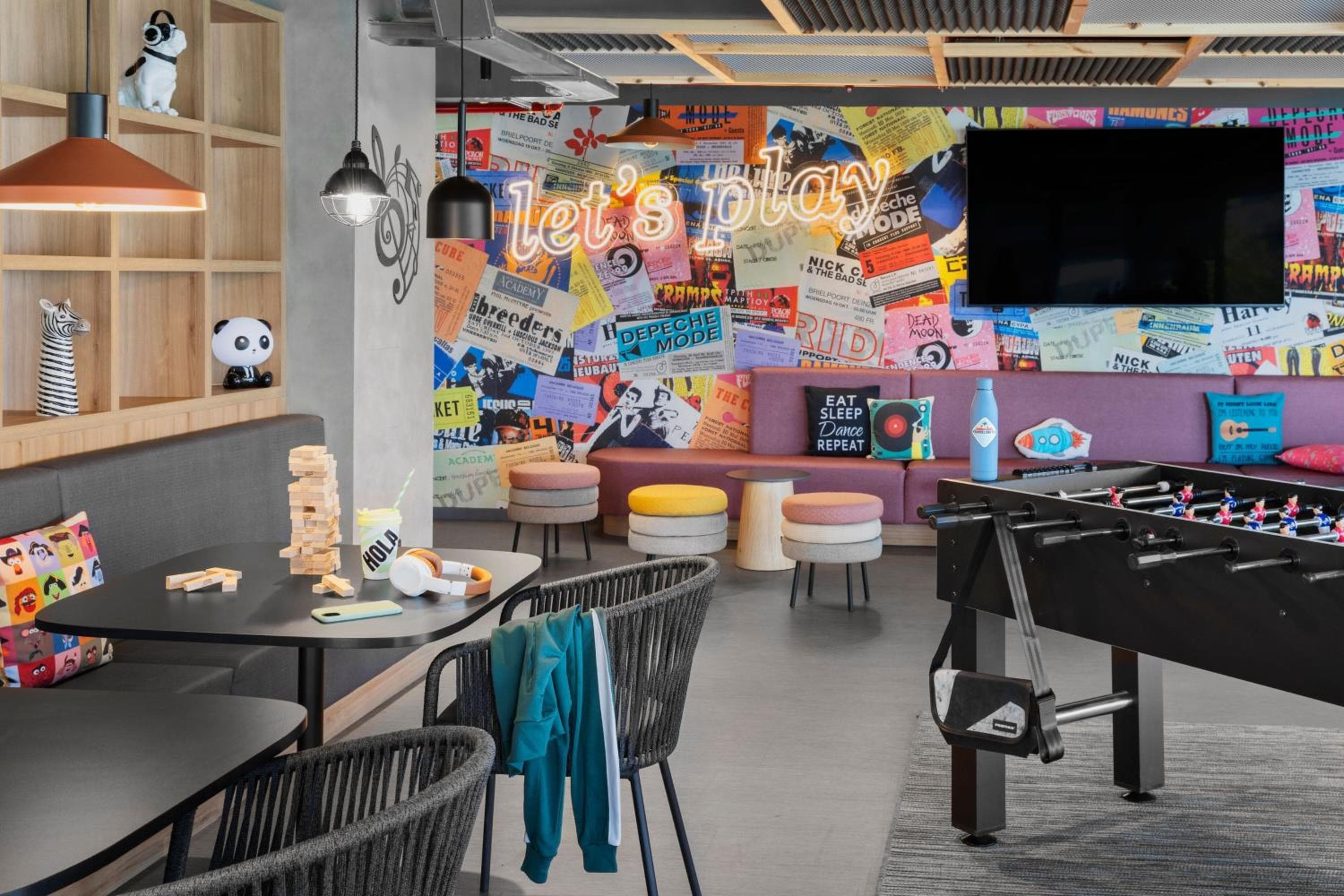 Moxy Barcelona — 30