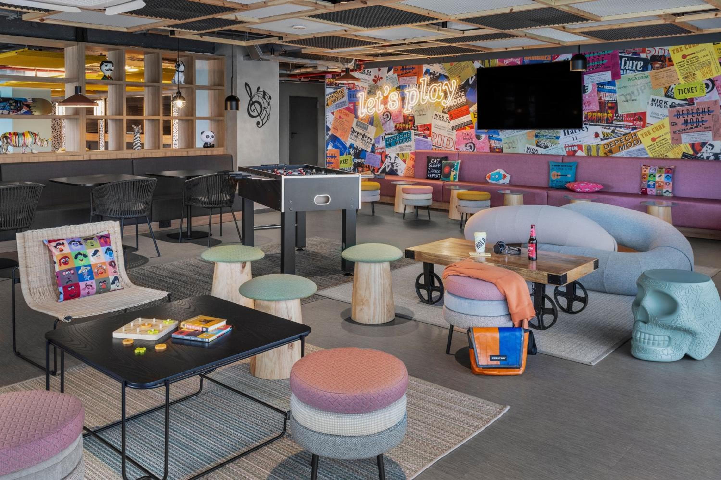 Moxy Barcelona — 23