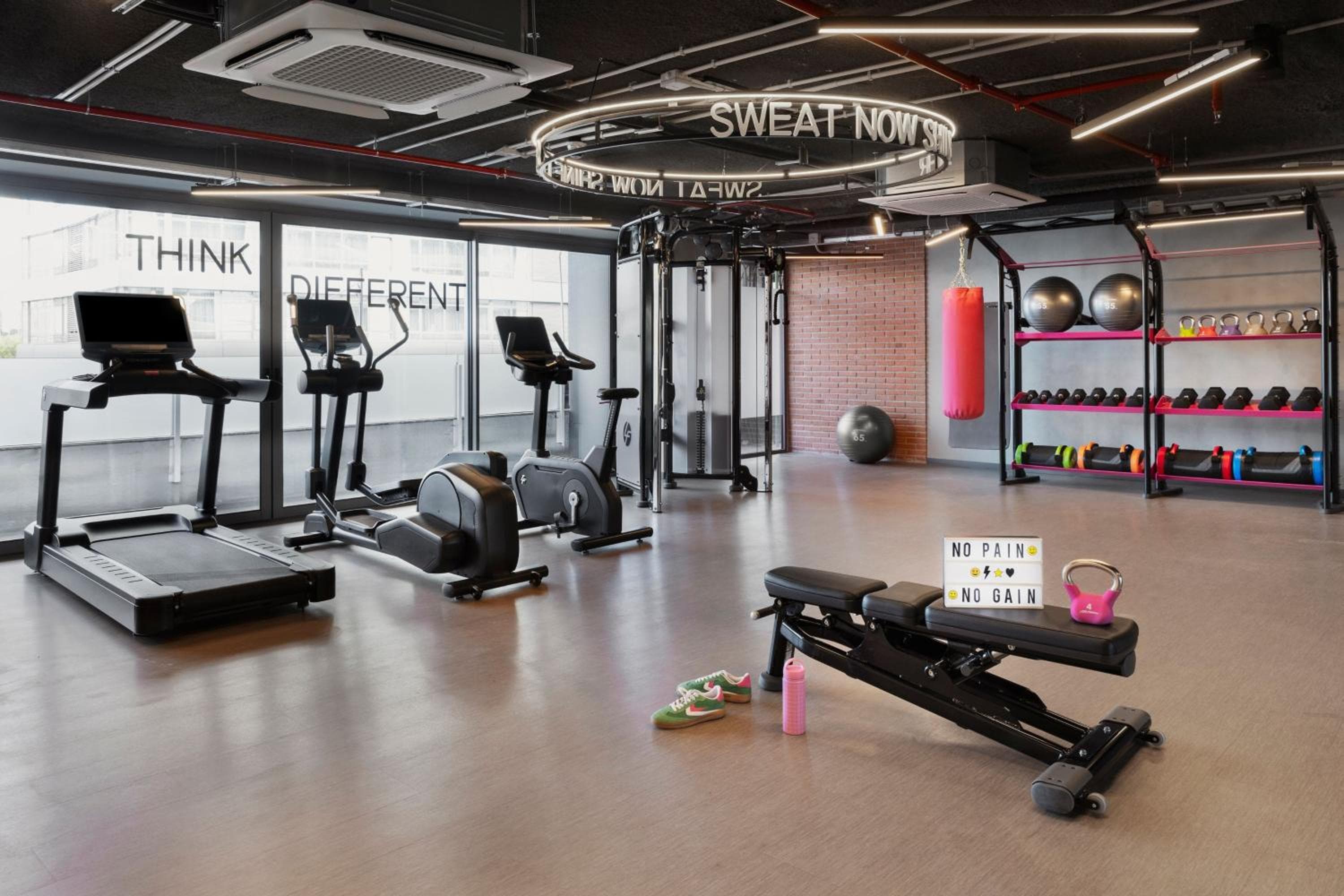 Moxy Barcelona — 15